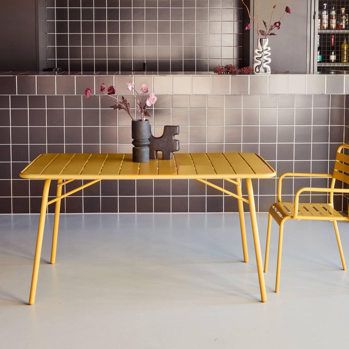 SWEEEK Table de jardin pliante métal 6 places, Amelia 141,2 x 80 x 72,5cm