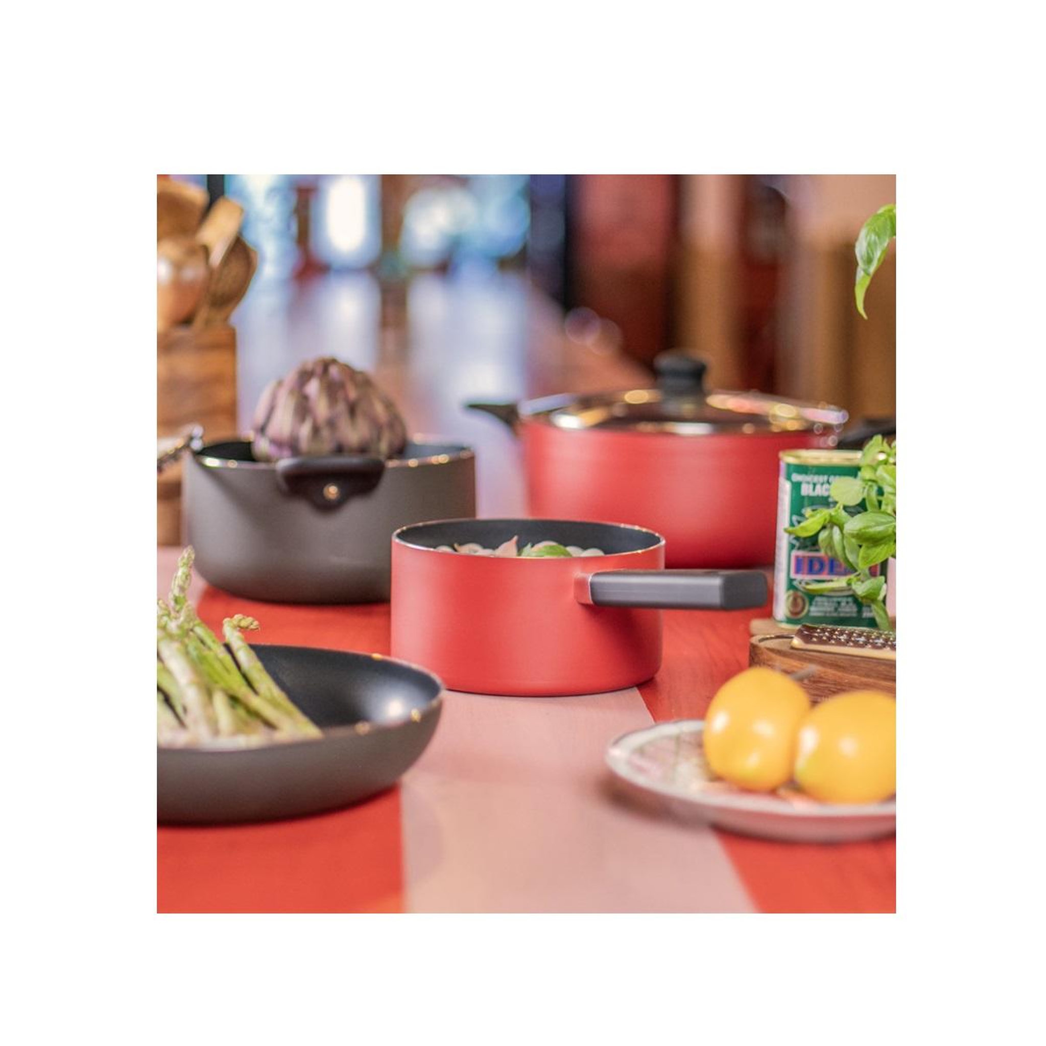 Voir la diapositive 5 : LIVOO Set 2 casseroles aluminium 18 / 20 cm - mep154r