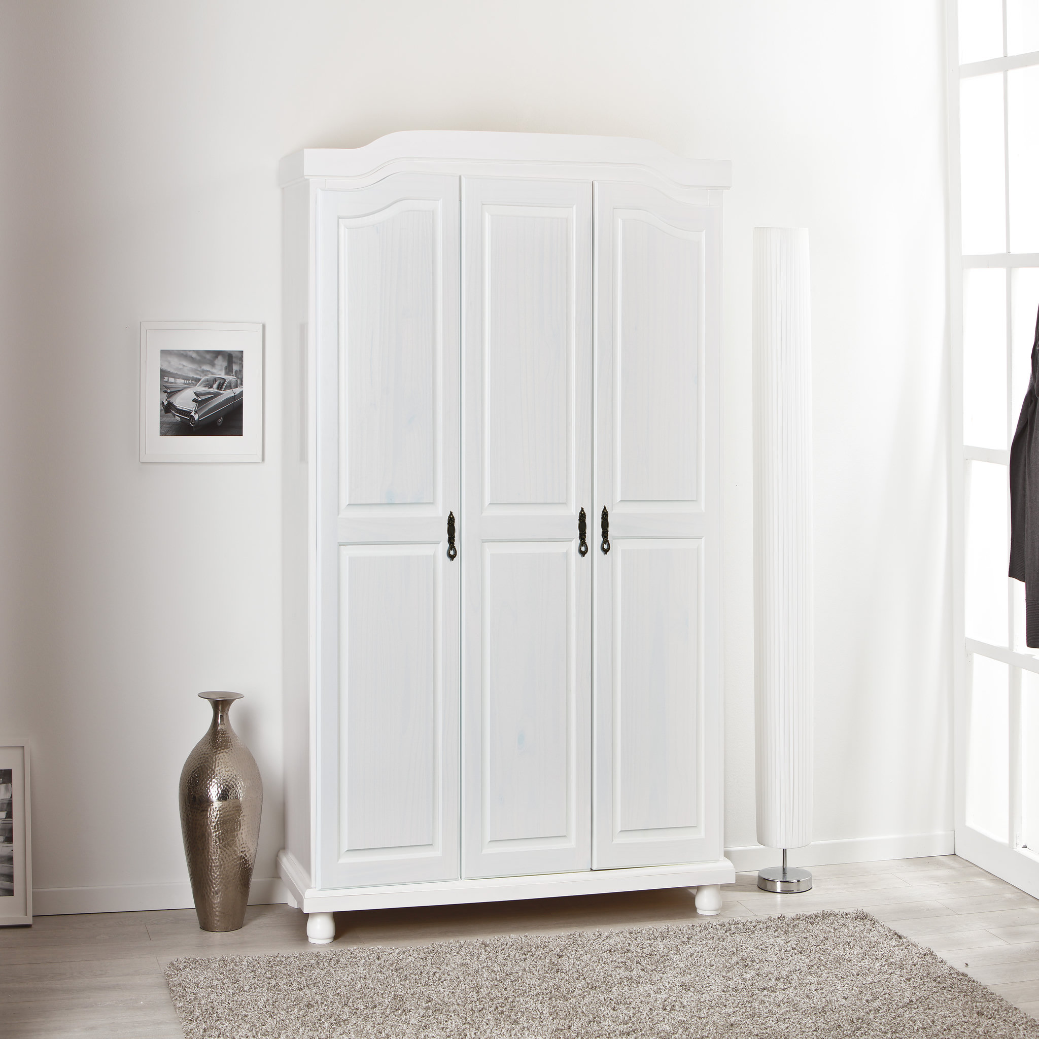 Voir la diapositive 3 : Armoire de chambre en bois massif 3 portes BASTIAN