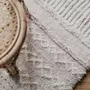 Lorena Canals Tapis en laine rose nude et beige avec lignes et croisillons - 140 x 200 cm