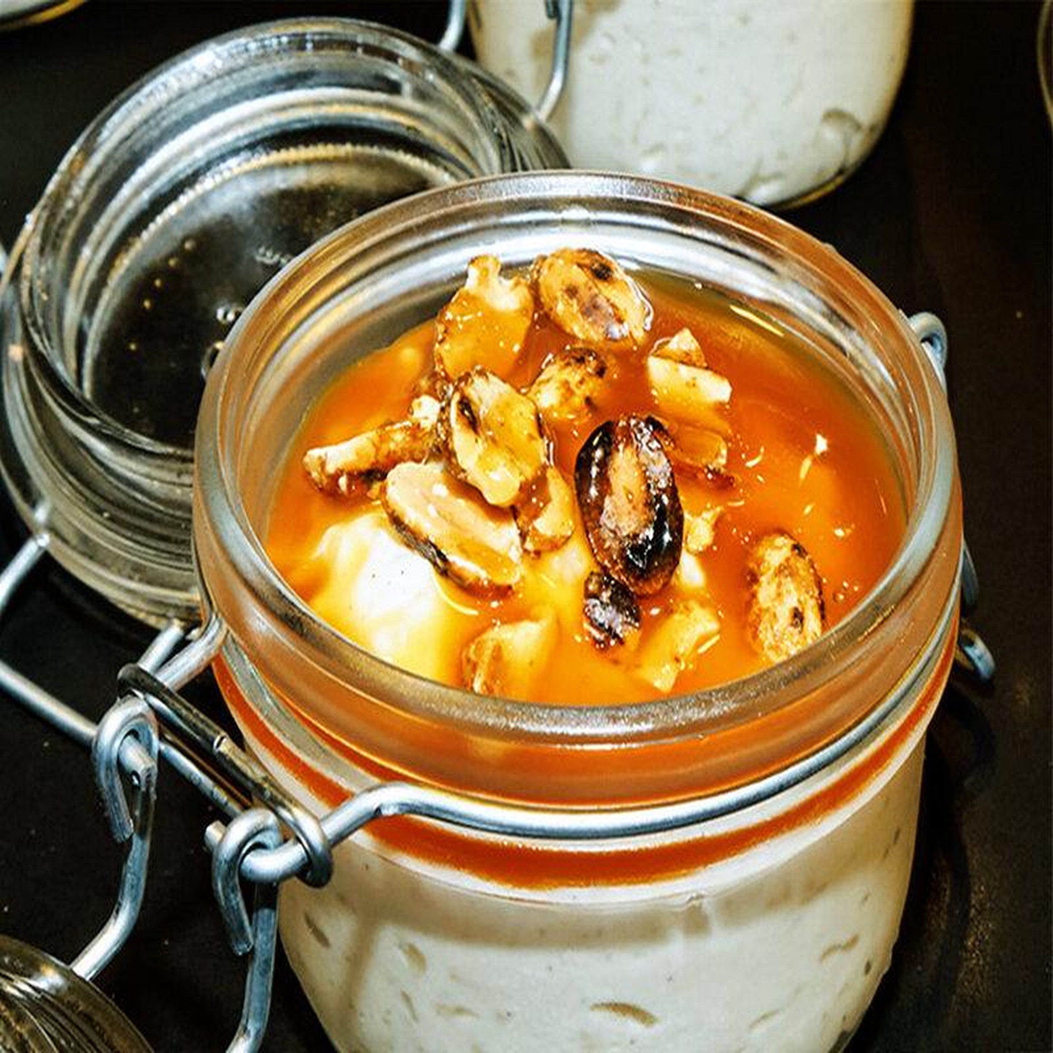 Voir la diapositive 4 : Smartbox Croisière gourmande d'1h45 sur la seine avec dîner menu 3 plats sur le paris en scène - coffret cadeau gastronomie