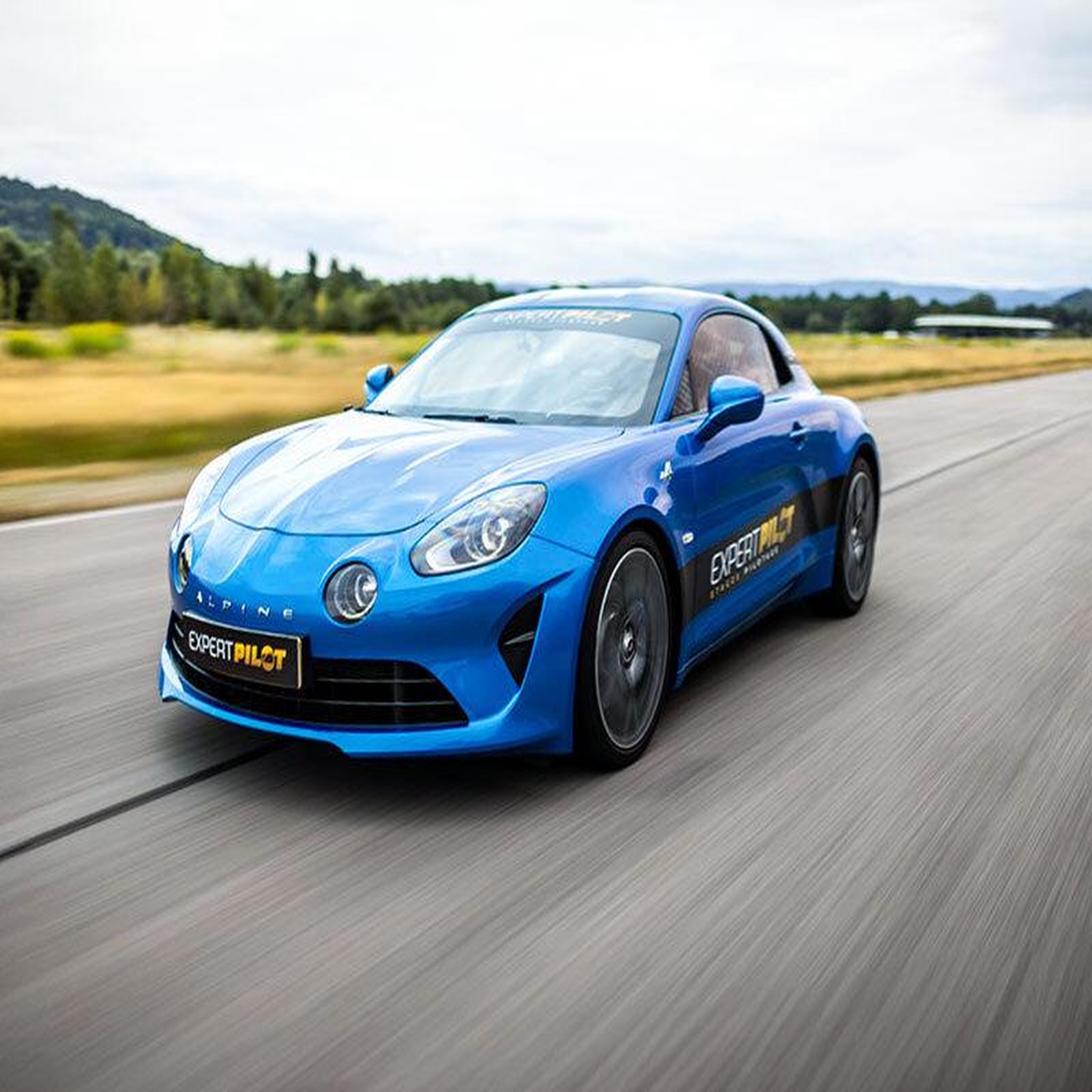 Voir la diapositive 3 : Smartbox Stage de pilotage : 3 tours sur le circuit de chambley en porsche cayman ou alpine a110 - coffret cadeau sport & aventure