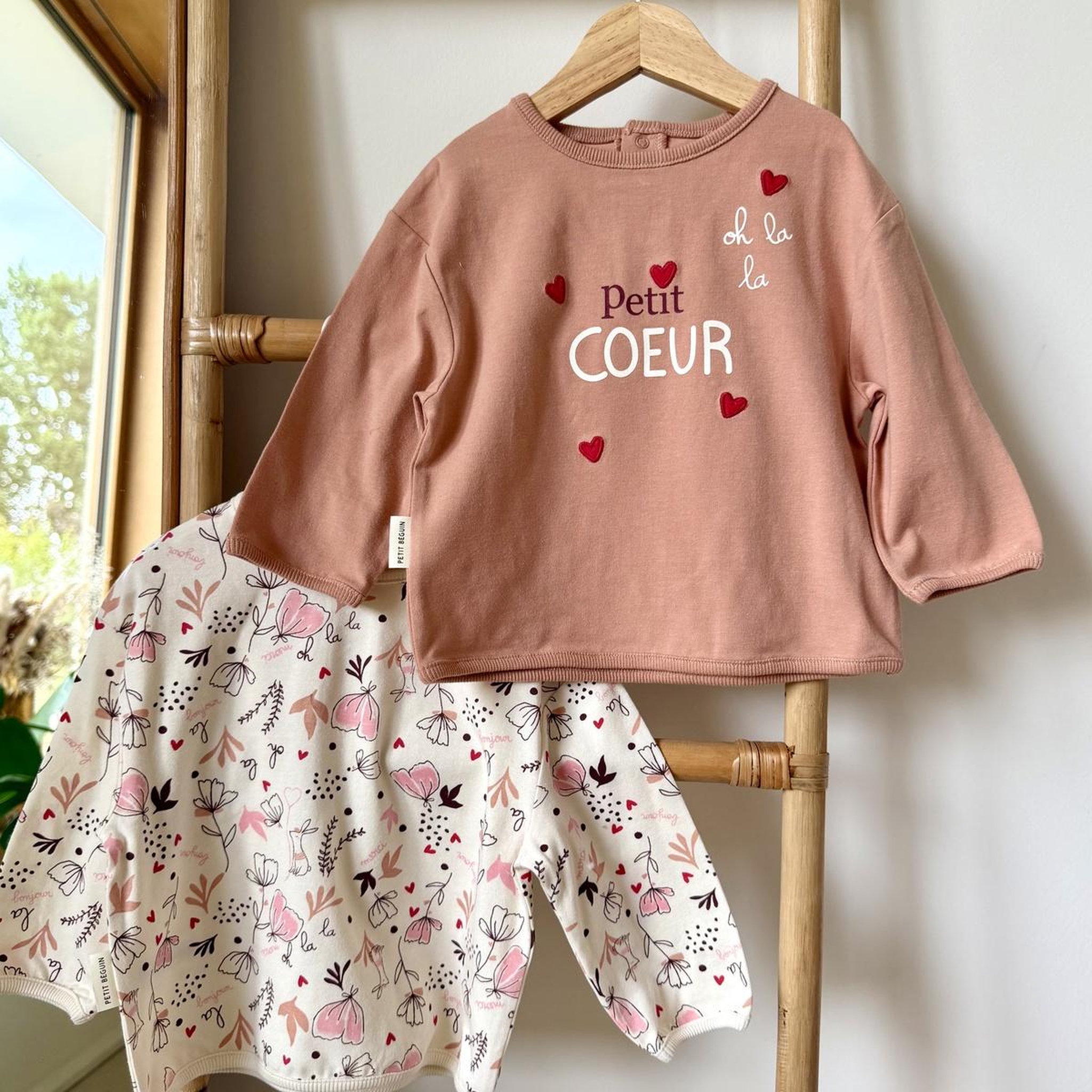 Voir la diapositive 6 : Petit BÃ©guin Lot de 2 t-shirts bébé manches longues aimée