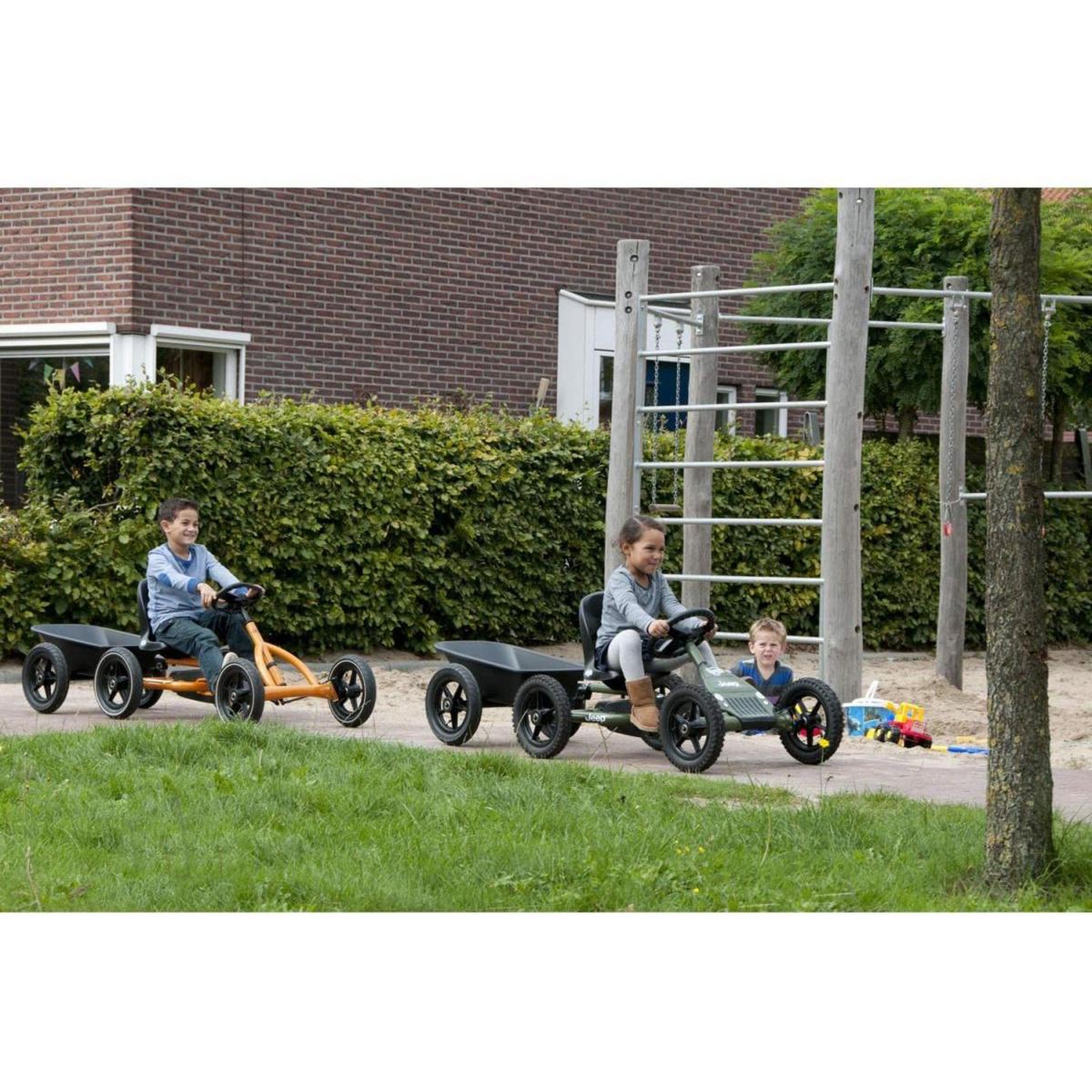 Voir la diapositive 4 : Berg Remorque Junior Noir pour kart
