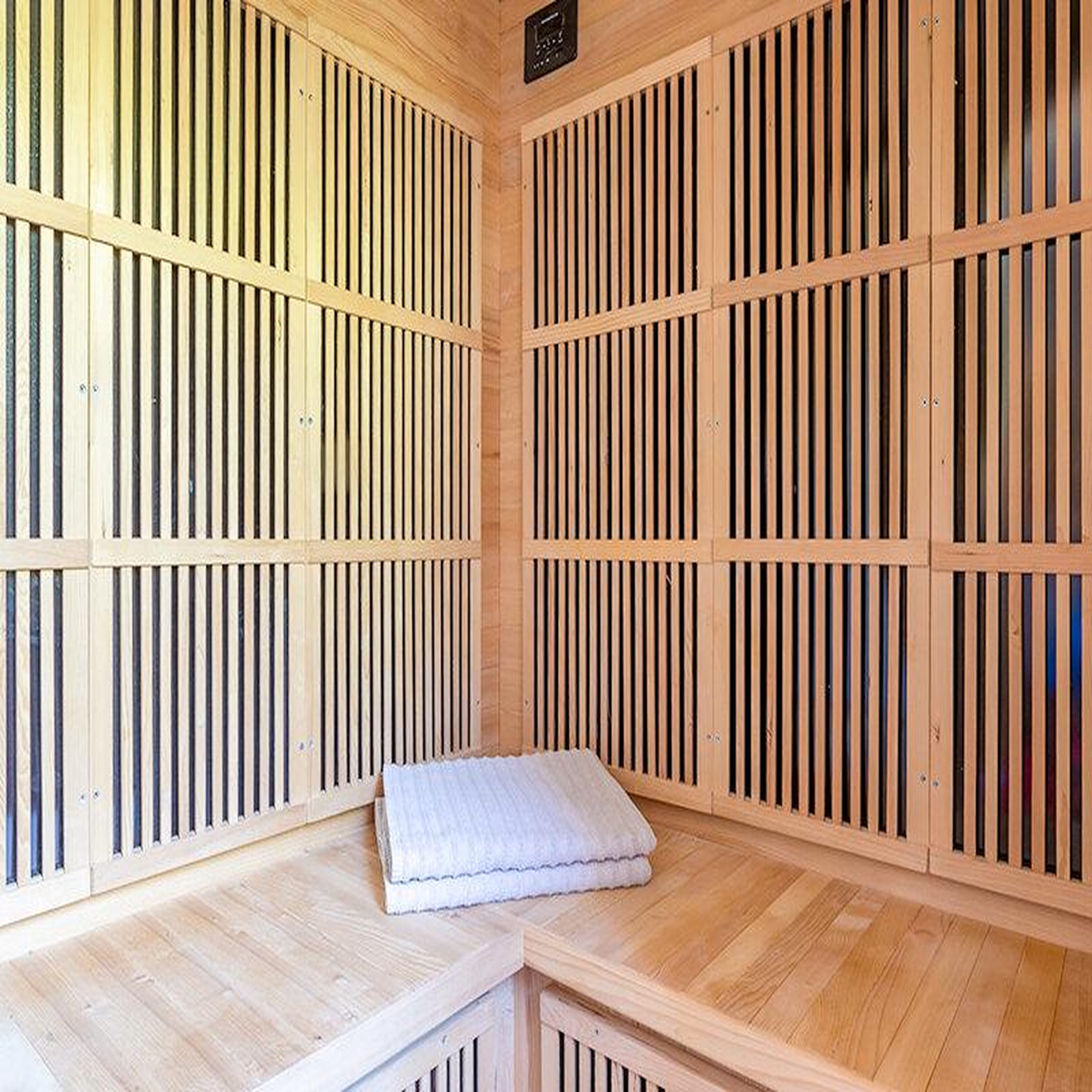 Voir la diapositive 3 : Smartbox 2 jours en suite en hôtel 4* avec dîner gastronomique et sauna privatif - coffret cadeau séjour