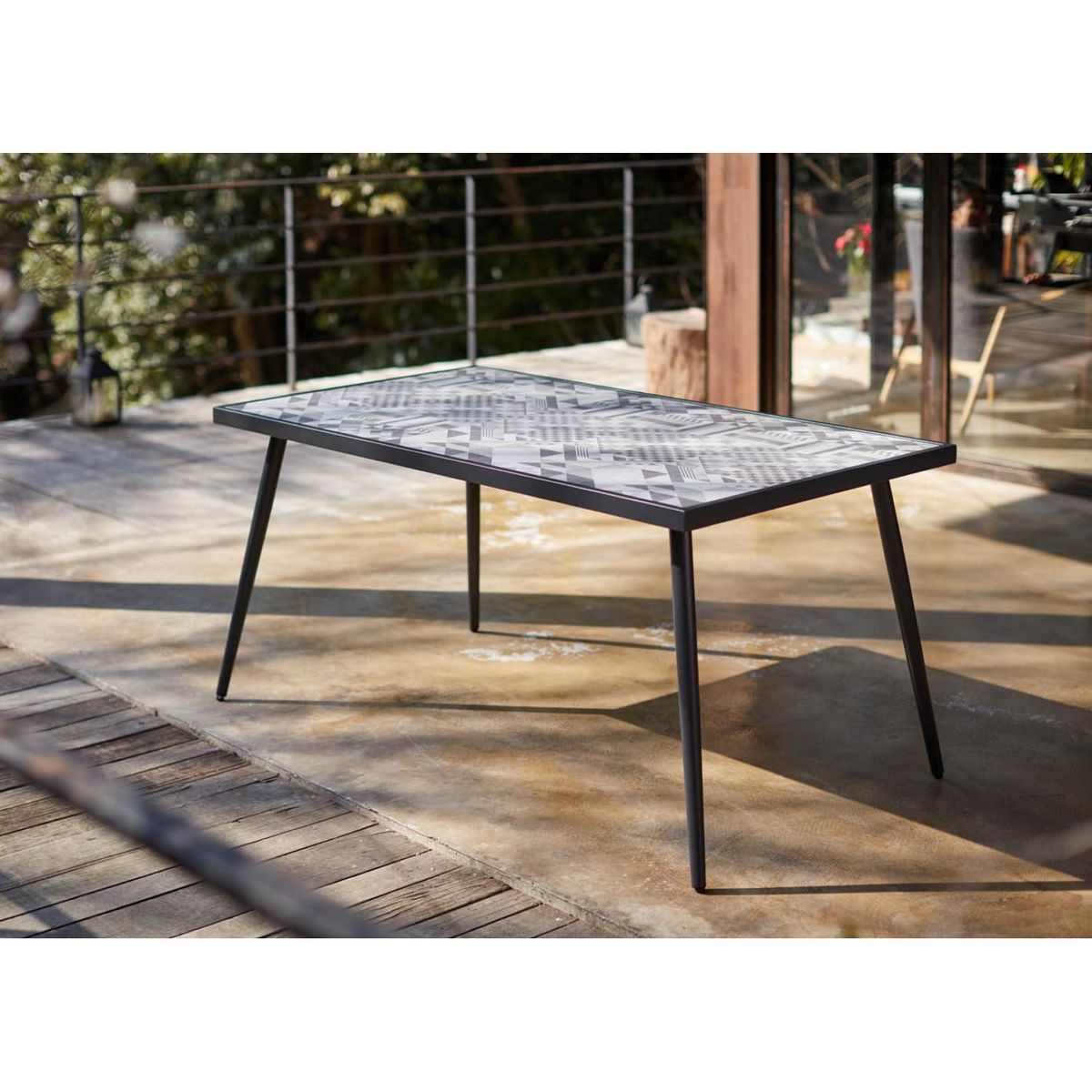 CONCEPT USINE Table de jardin et 6 chaises en céramique et pieds en métal MICA