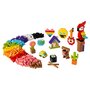 LEGO Classic 11030 - Briques à foison, Jouet Briques avec Emoji Smiley, un Perroquet, une Fleur et Plus, Cadeau Créatif pour Enfants