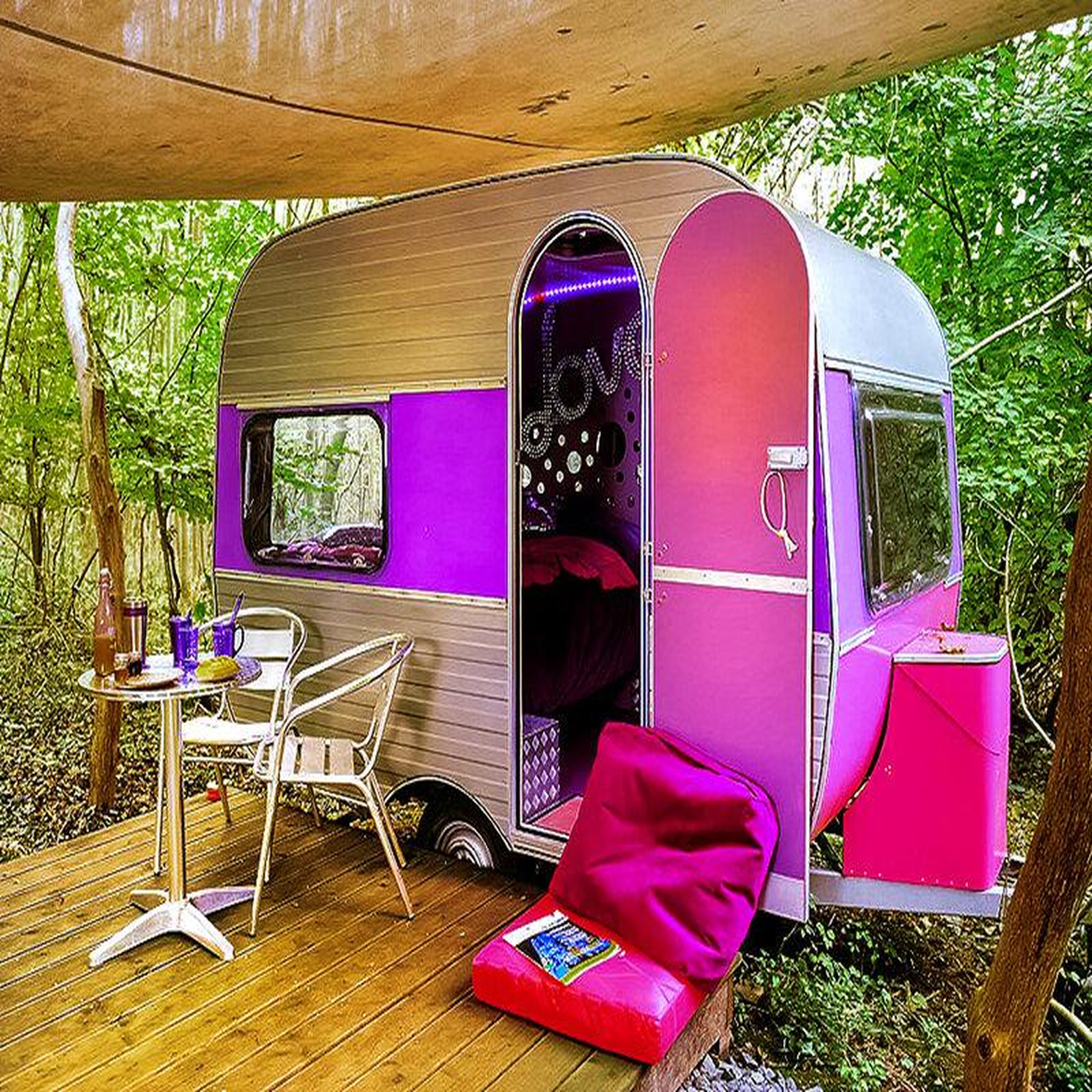 Voir la diapositive 4 : Smartbox Séjour insolite de 2 jours en caravane romantique près de compiègne - coffret cadeau séjour