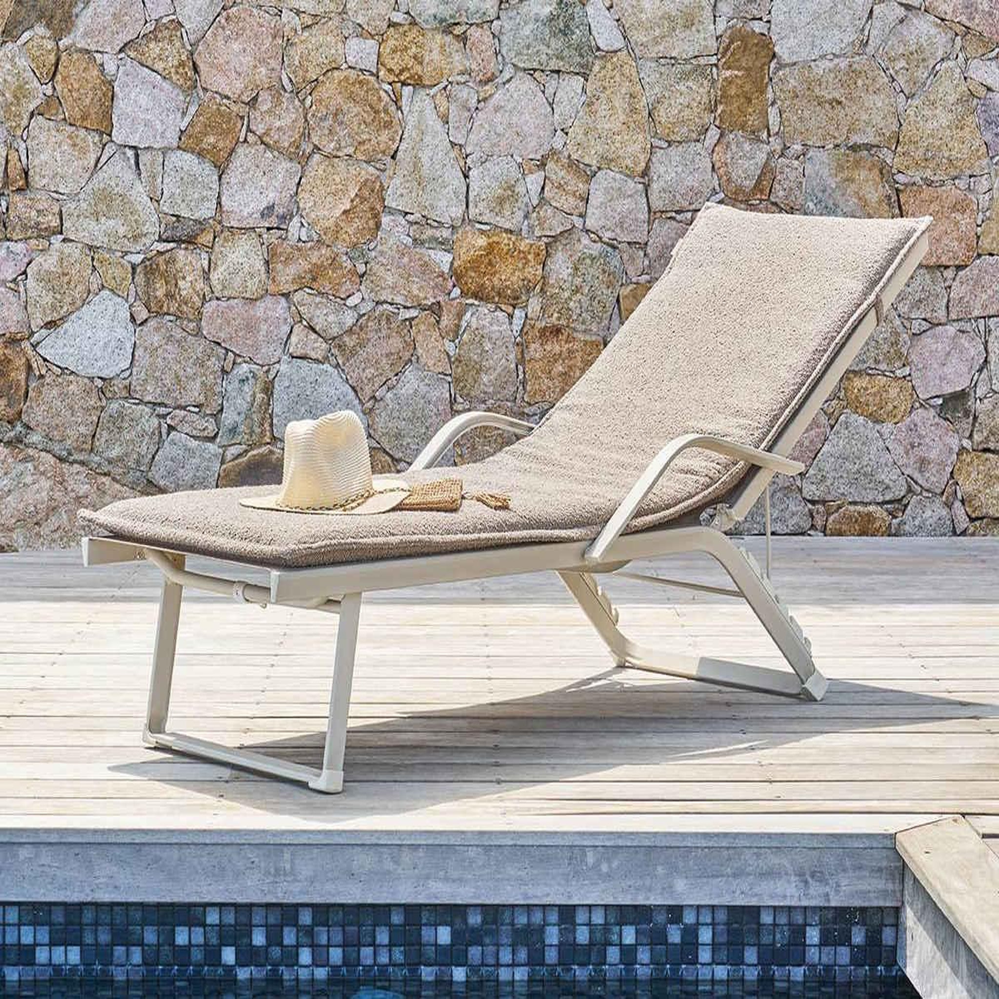 Voir la diapositive 2 : HESPERIDE Coussin pour transat 190 x 60 cm solfia café - hespéride