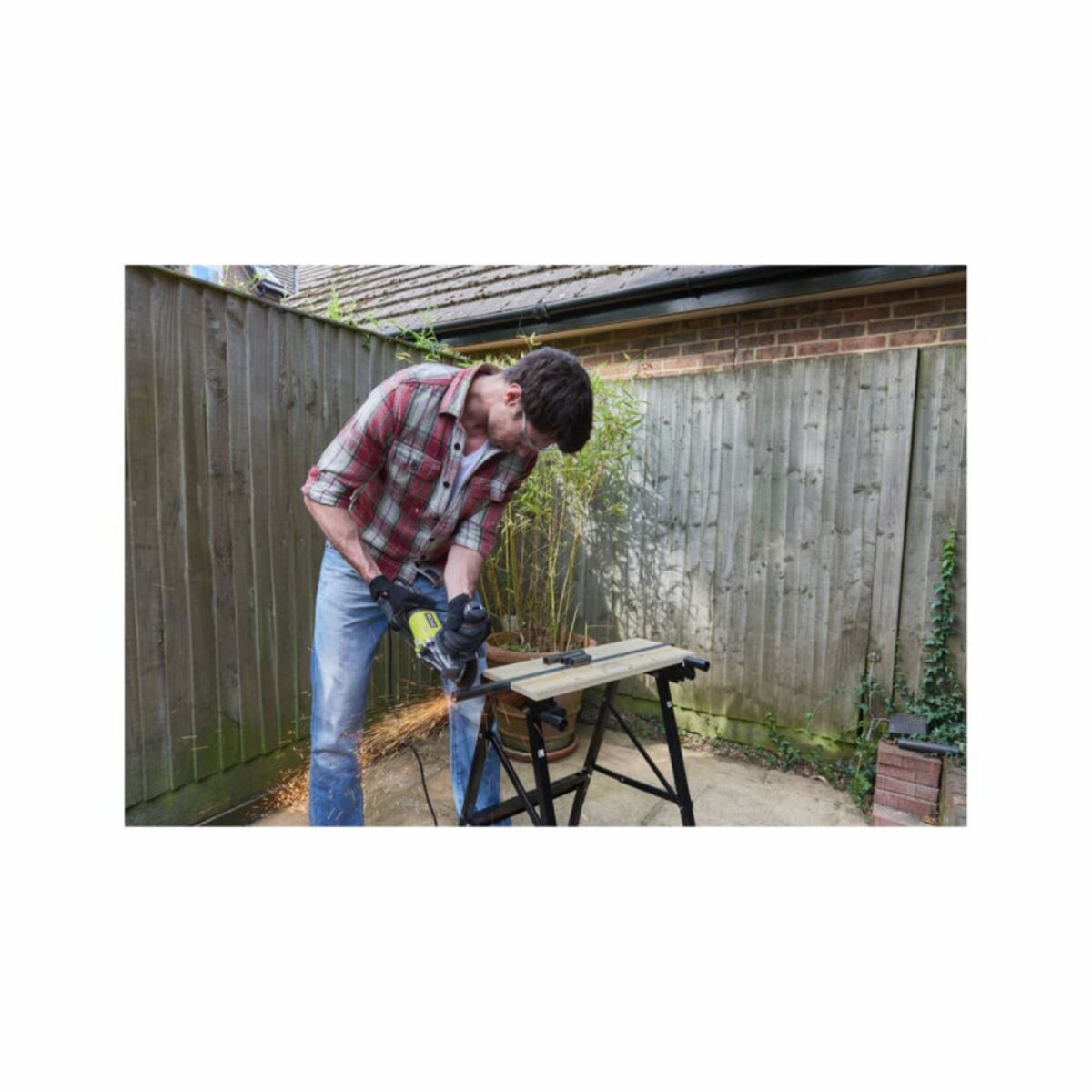 Ryobi Meuleuse d'angle RYOBI 800W 125mm - 1 disque diamant - 5 disques à ébarber - Toolbox RAG800-125TA6