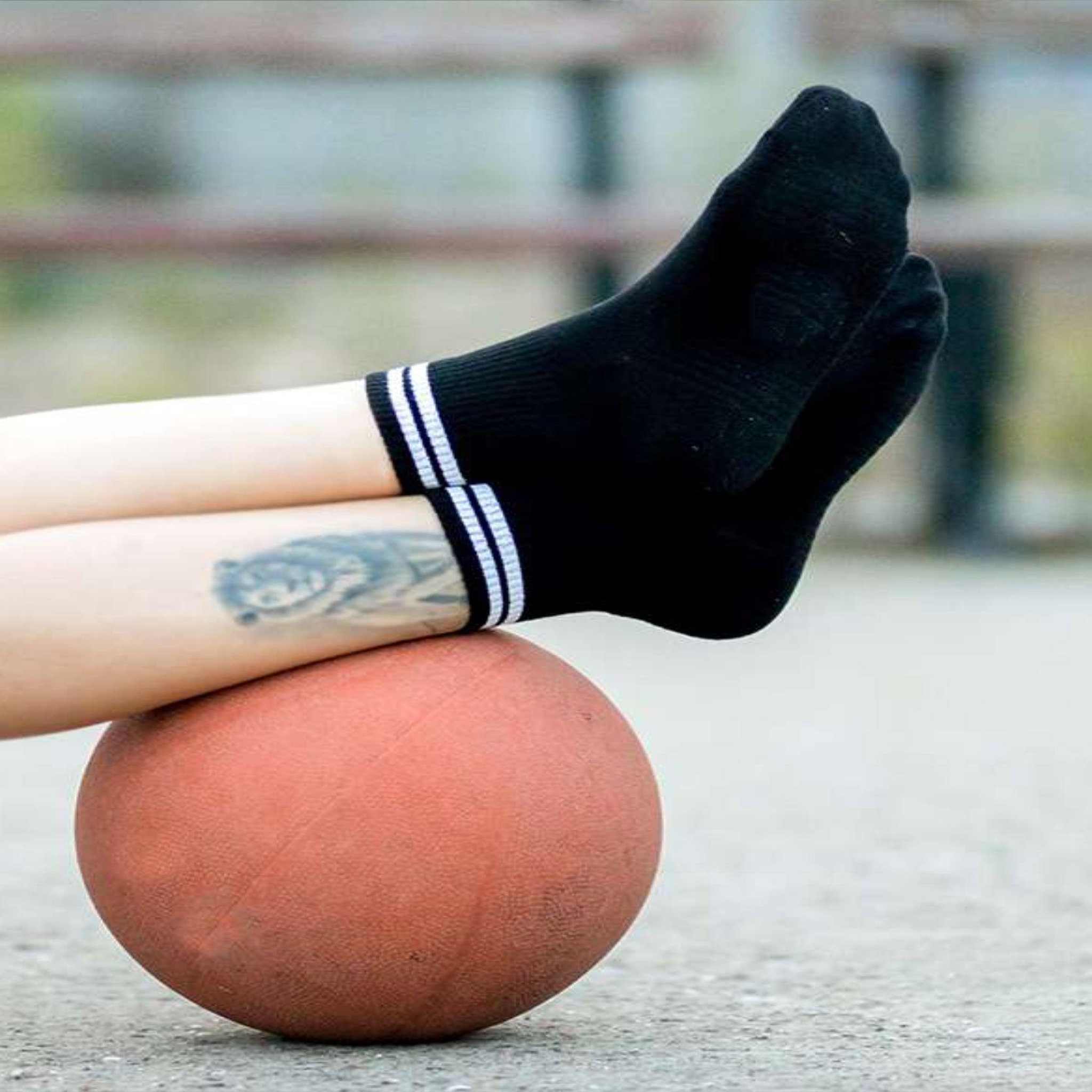 Voir la diapositive 2 : PIRIN HILL Chaussettes courtes active day noires bandes blanches