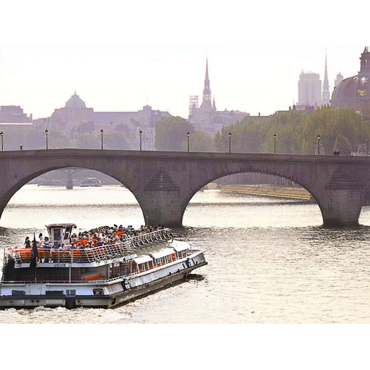 Smartbox Découverte de Paris en famille : déjeuner croisière sur la Seine pour 2 adultes et 1 enfant - Coffret Cadeau Gastronomie