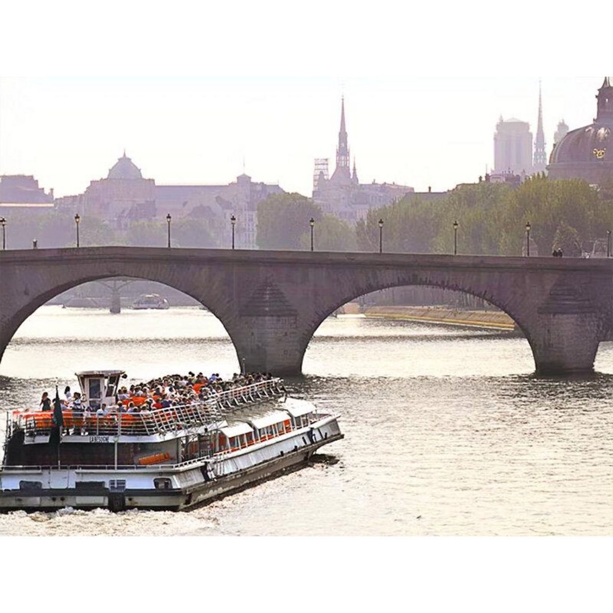 Smartbox Découverte de Paris en famille : déjeuner croisière sur la Seine pour 2 adultes et 1 enfant - Coffret Cadeau Gastronomie