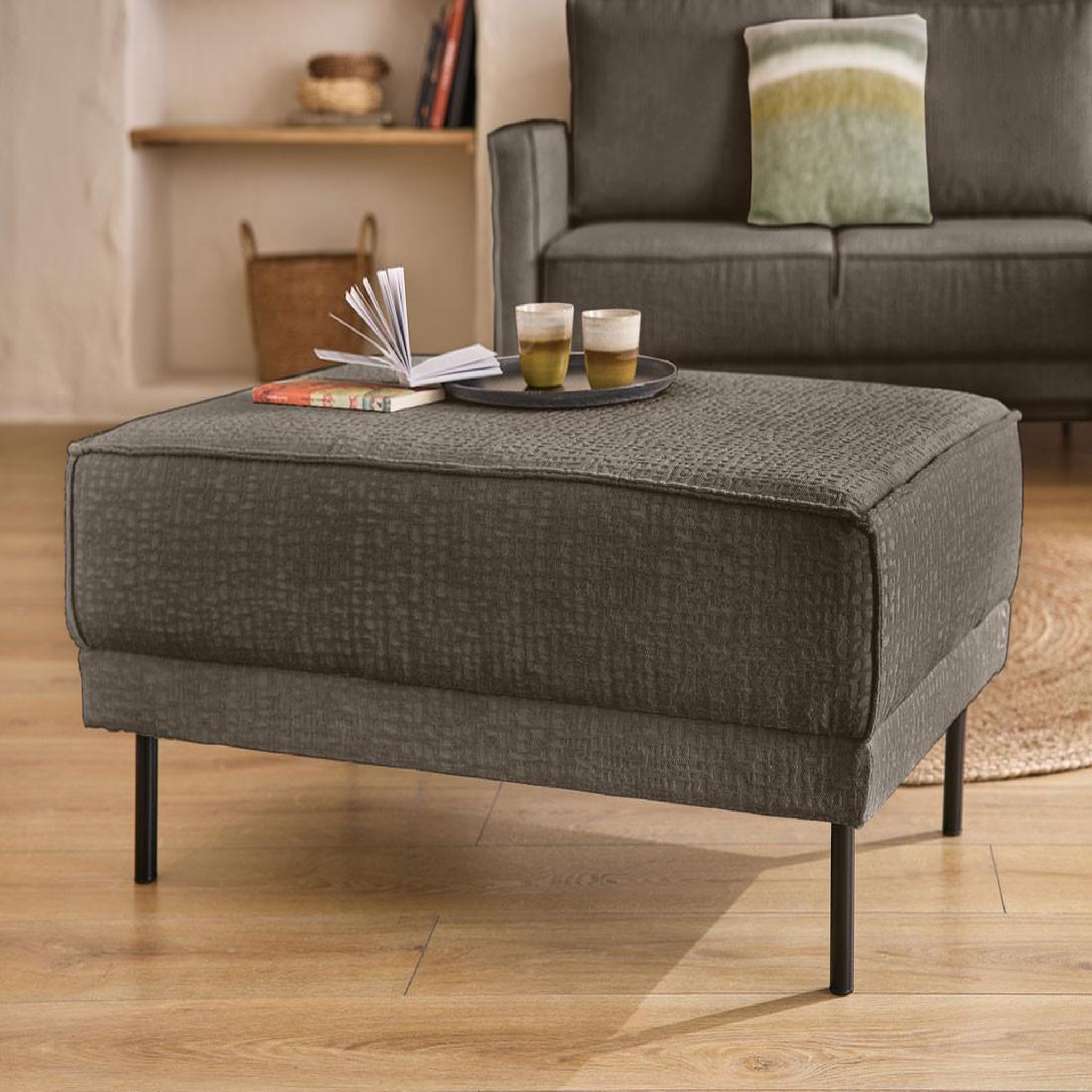 Voir la diapositive 1 : LISA DESIGN Charlie - pouf - pieds hauts - en tissu velours relief
