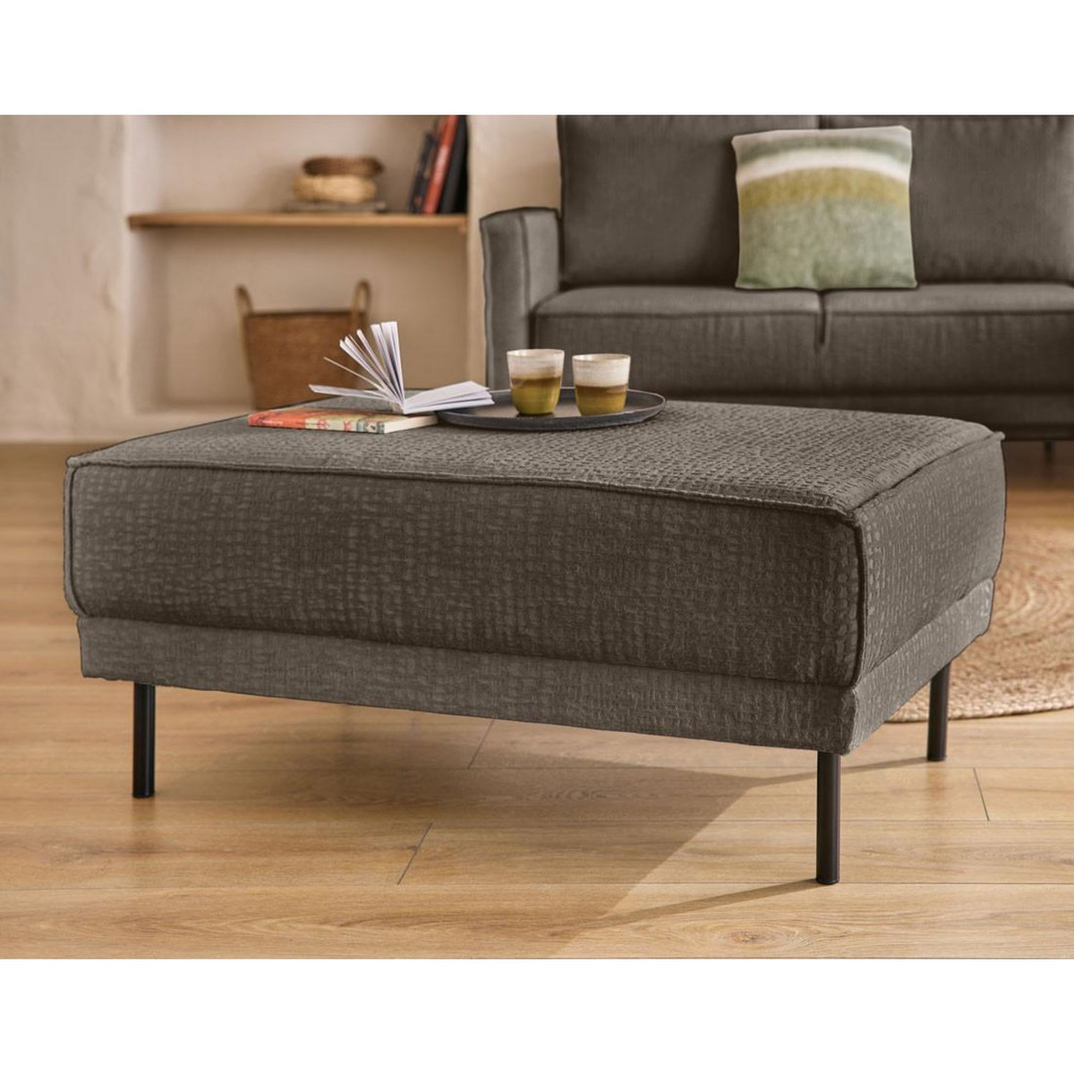 LISA DESIGN Charlie - pouf - pieds hauts - en tissu velours relief