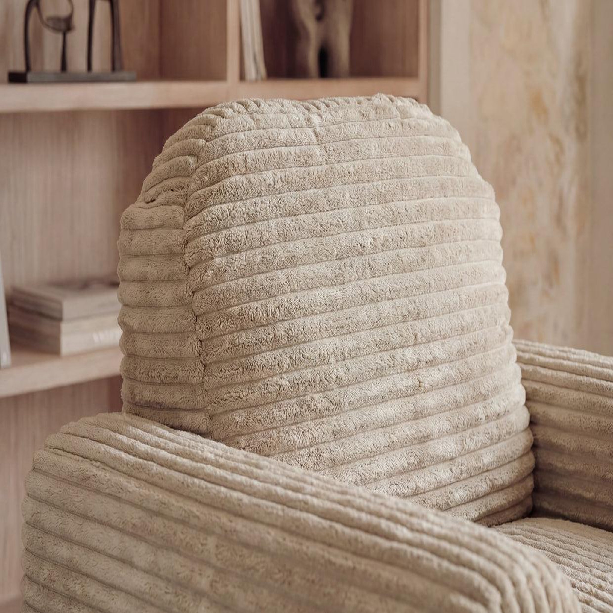 Voir la diapositive 4 : CASANOVA PARIS Elvis - fauteuil gros velours côtelé