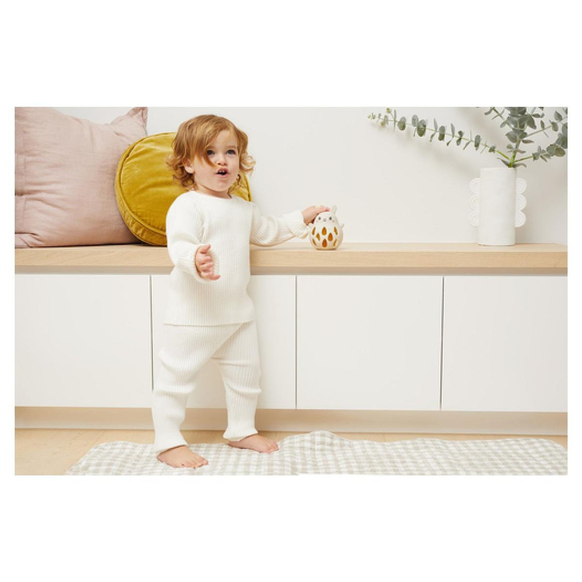 TIGER TRIBE Hochet lapin blanc en silicone