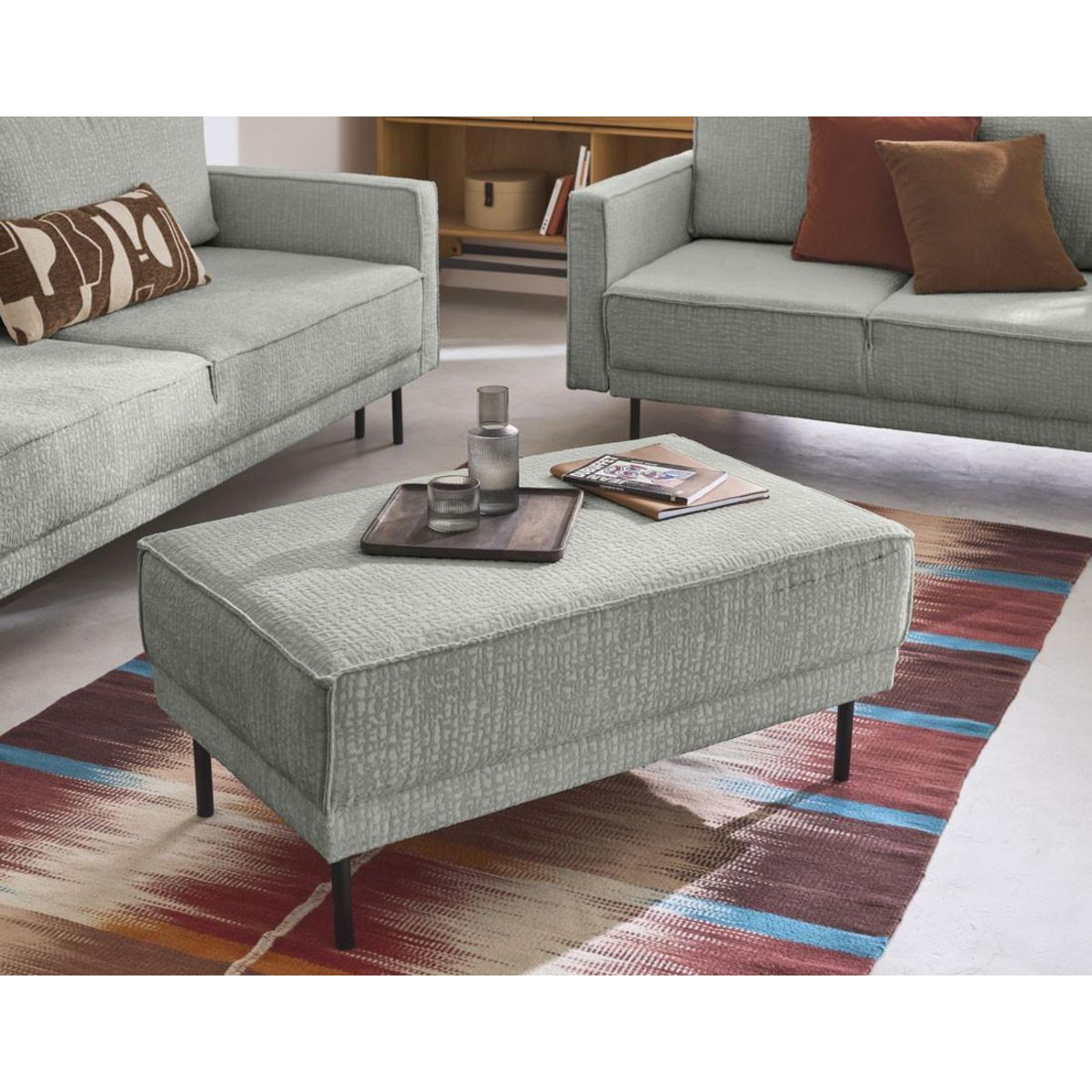 LISA DESIGN Charlie - pouf - pieds hauts - en tissu velours relief