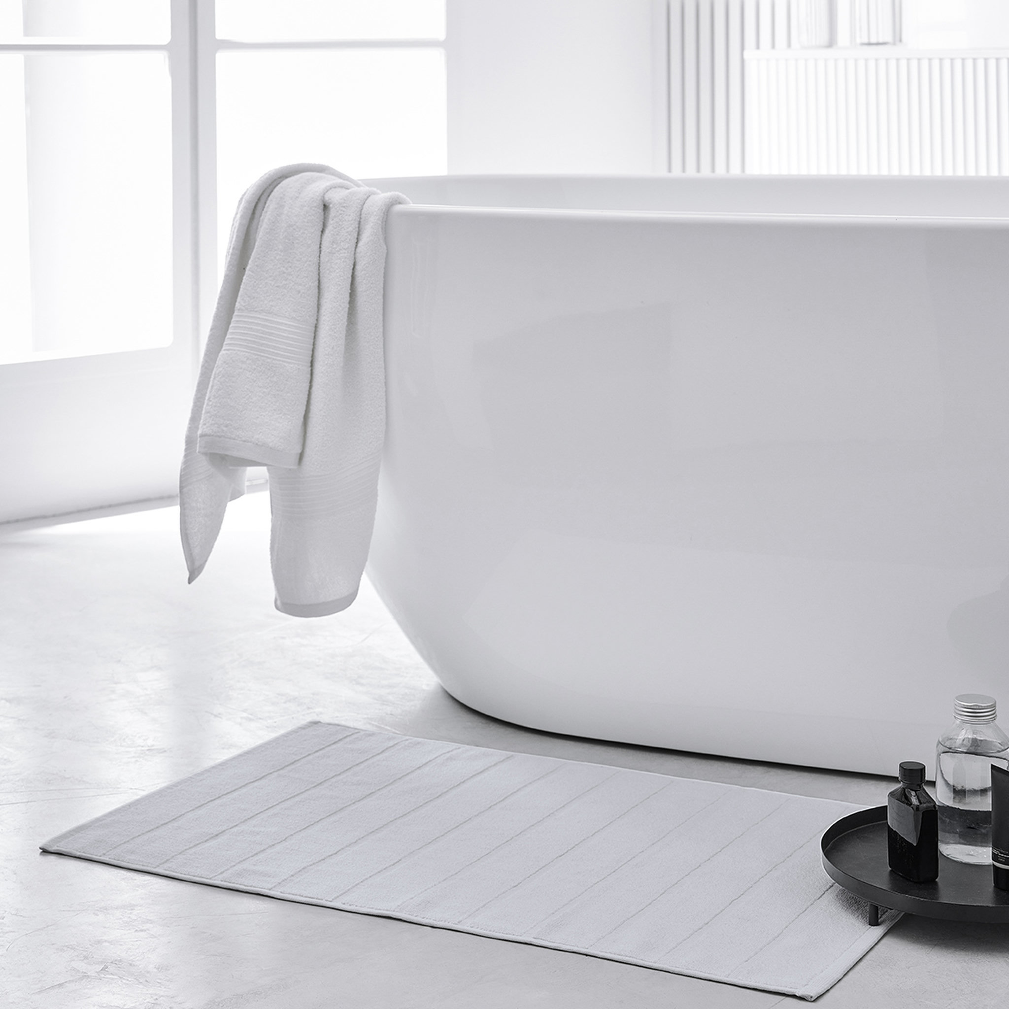 Voir la diapositive 1 : TODAY Tapis de bain uni en coton 700 g/m²