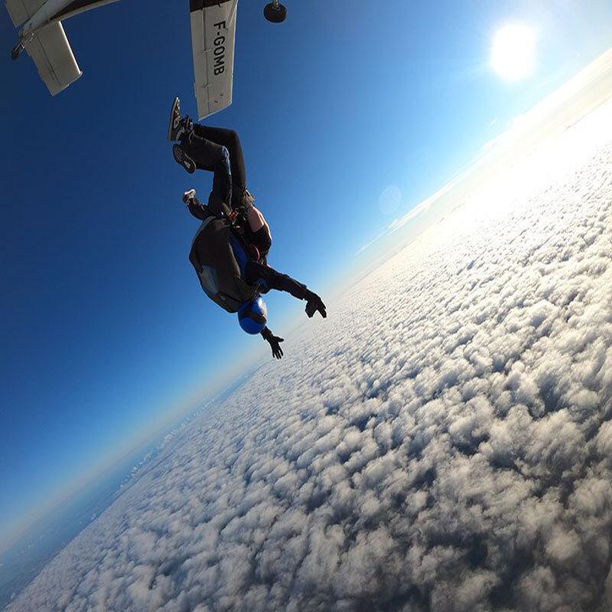 Voir la diapositive 3 : Smartbox Saut en parachute au-dessus de rochefort, marennes et oléron pour 2 - coffret cadeau sport & aventure