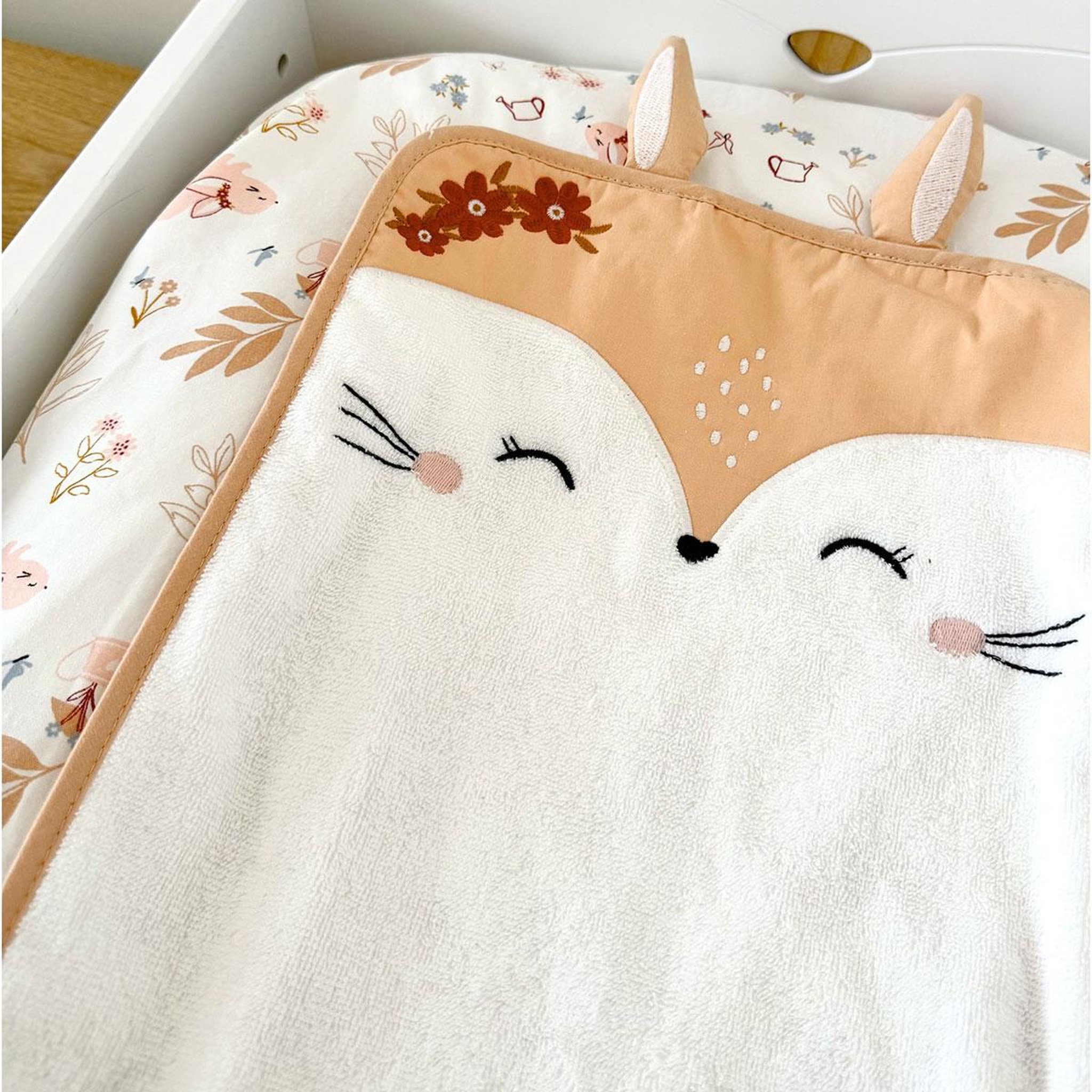 Voir la diapositive 5 : Petit Béguin Housse de matelas à langer + tapis de change praline