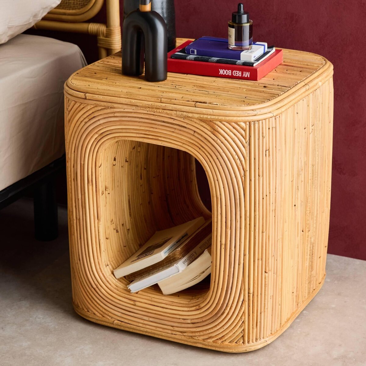 SWEEEK Lot de 2 bouts de canapé. tables d'appoint. tables de chevet avec niches. en rotin naturel. cubique et coins arrondis. L 45 x P 45 x H 50cm