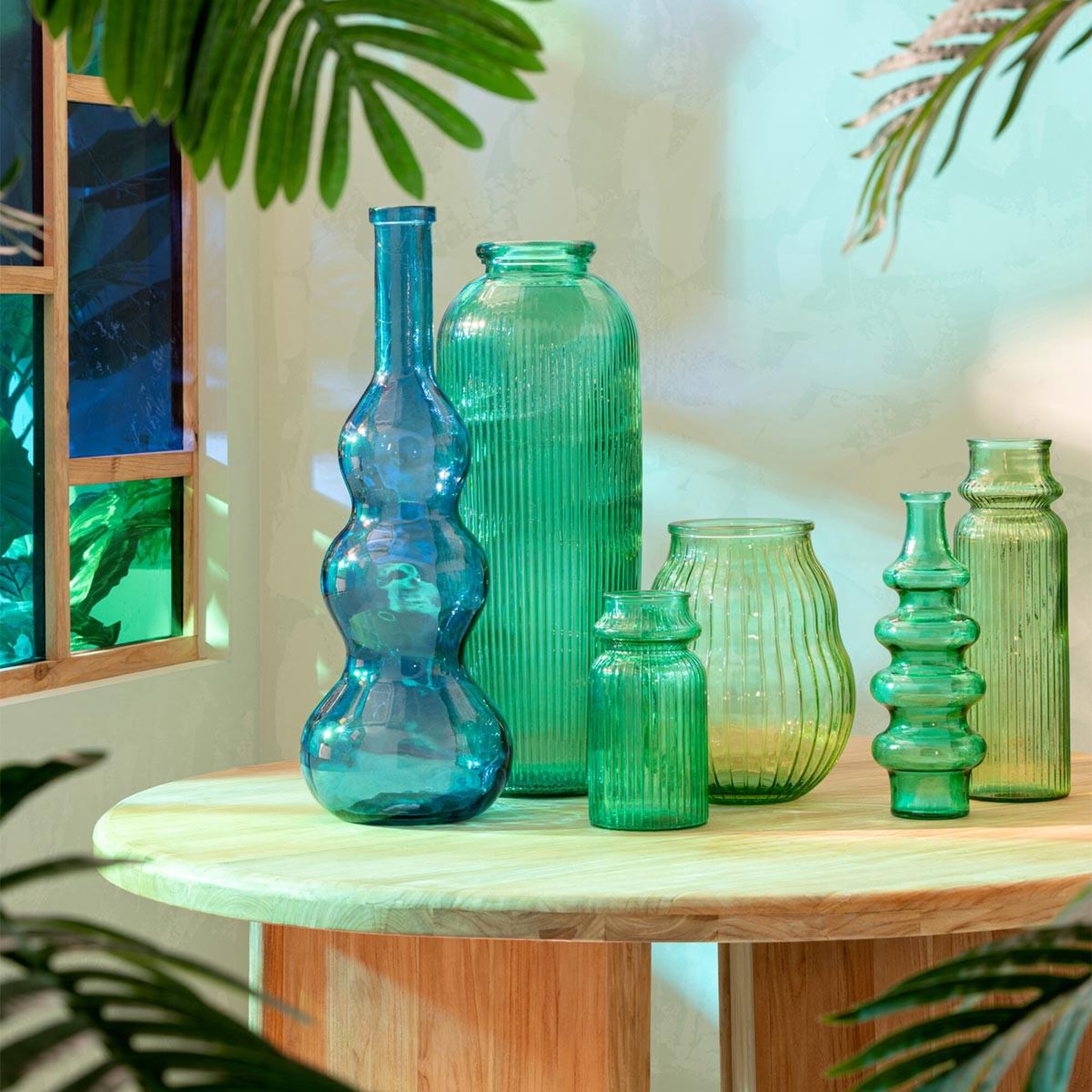 Voir la diapositive 2 : J-LINE Photophore design en verre  ligné  35cm vert clair