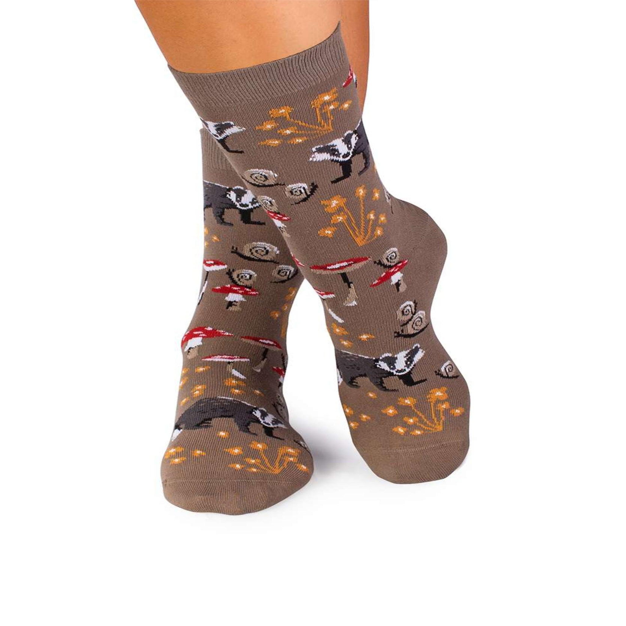 PIRIN HILL Chaussettes coton bio automne blaireaux & escargots. Coloris disponibles : Marron