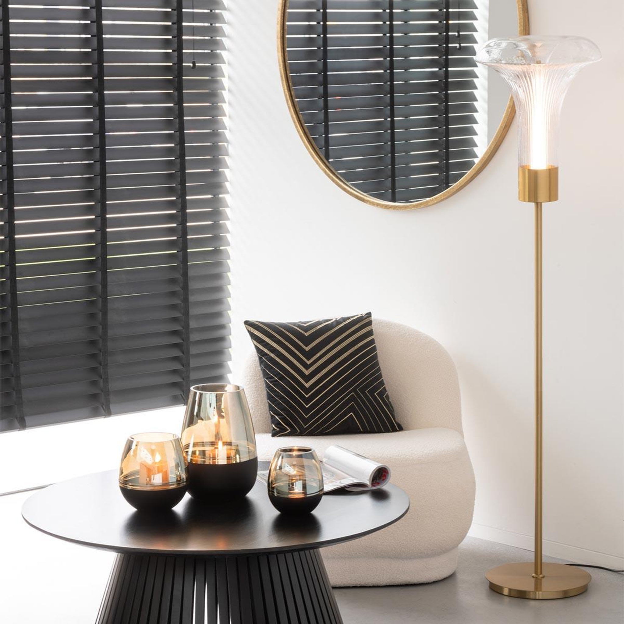 Voir la diapositive 4 : J-LINE Lampadaire en verre  vito  155cm transparent & or