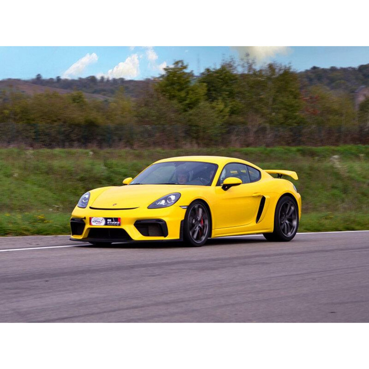 Smartbox Pilotage d'une Porsche GT4 Clubsport pendant 4 tours sur le circuit Vaison Piste - Coffret Cadeau Sport & Aventure