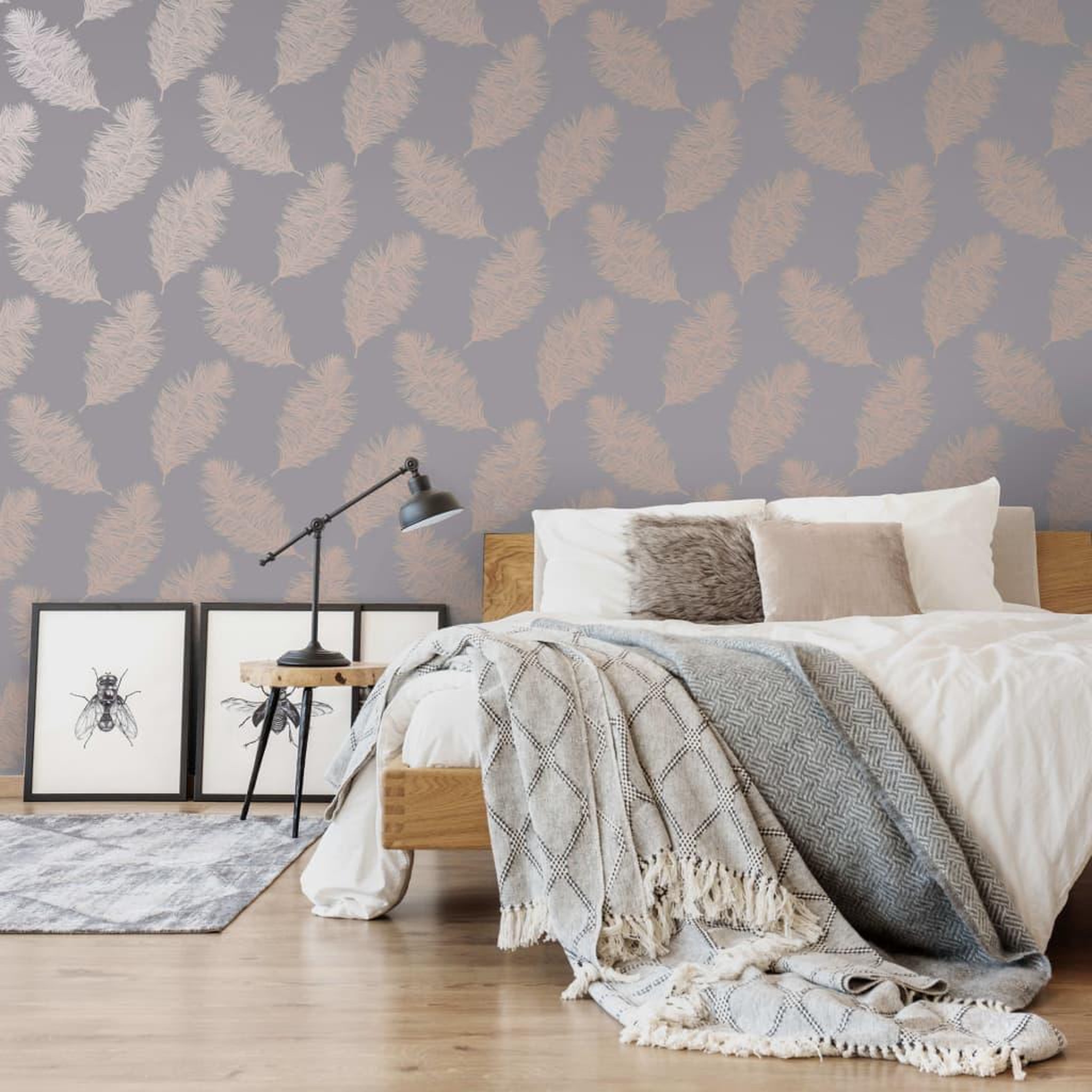 Voir la diapositive 1 : DUTCH WALLCOVERINGS DUTCH WALLCOVERINGS Papier peint Fawning Feather Gris et dore rose