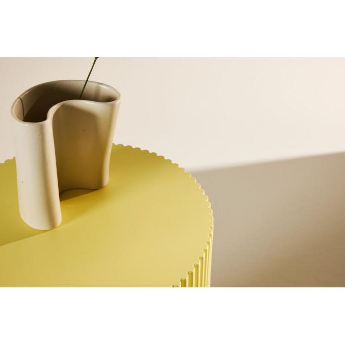 Paris Prix Table d'Appoint Nervurée  Lenox  50cm Jaune