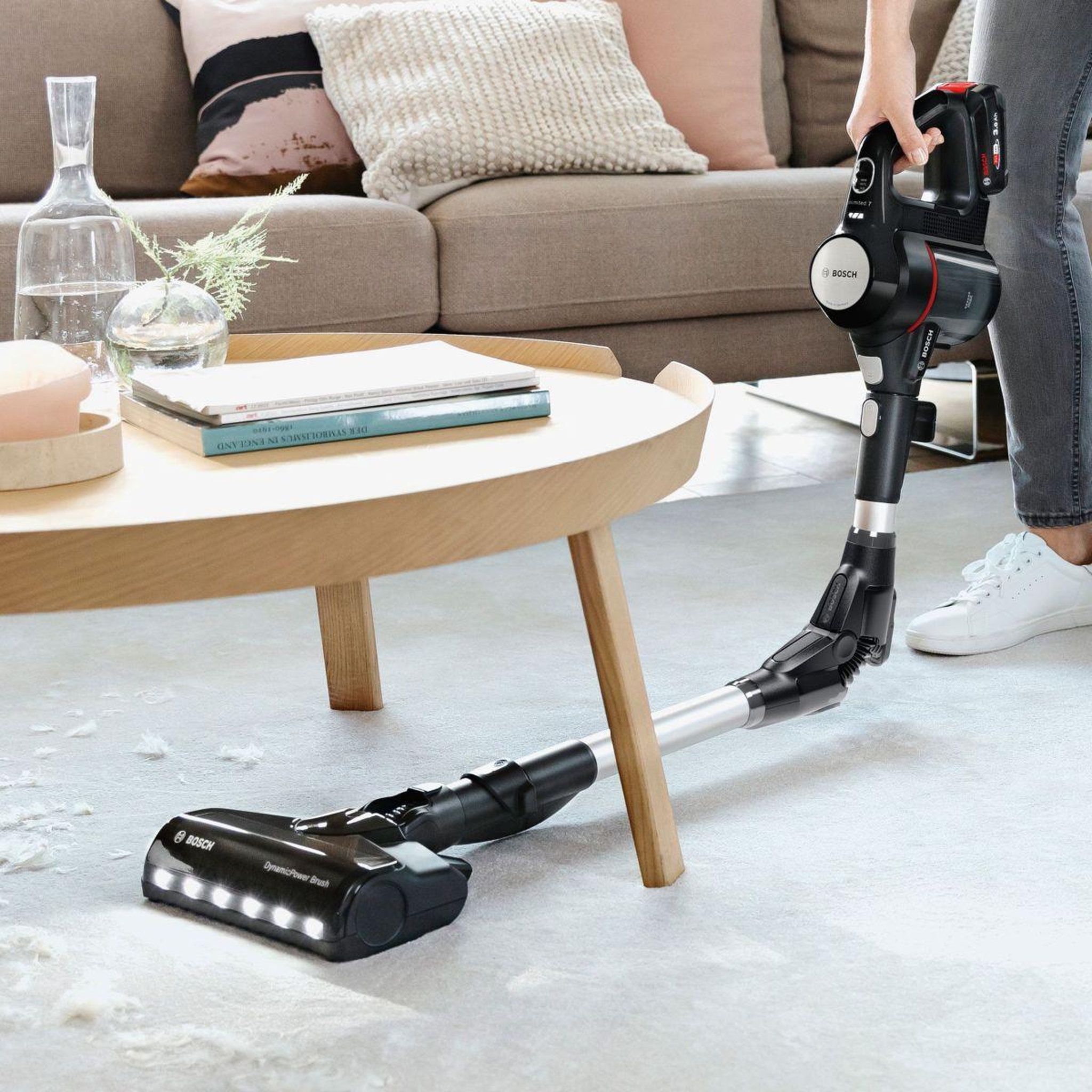Voir la diapositive 2 : BOSCH Aspirateur balai Unlimited noir BCS712XXL