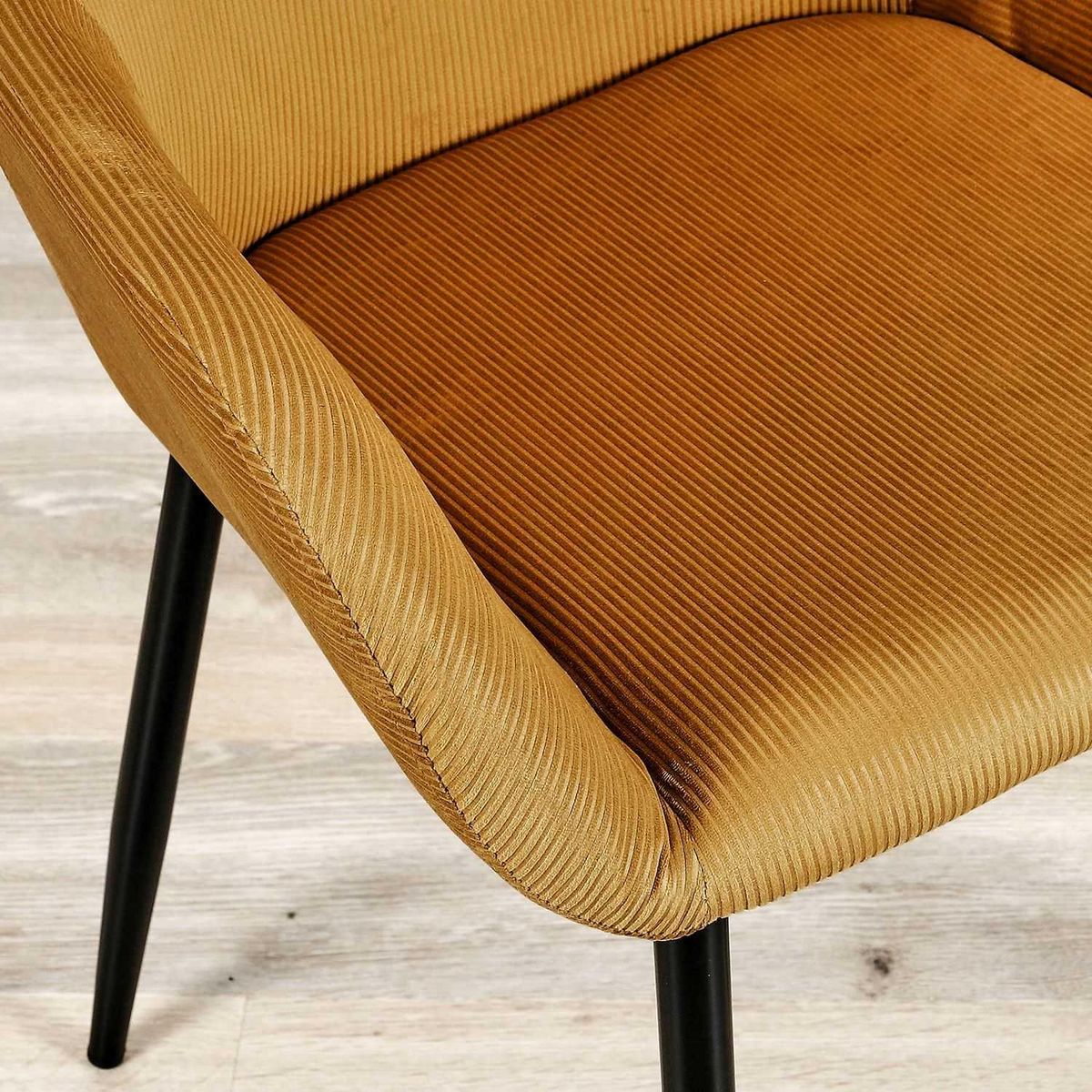 The Home Deco Factory 2 Fauteuils de table design velours Giulia