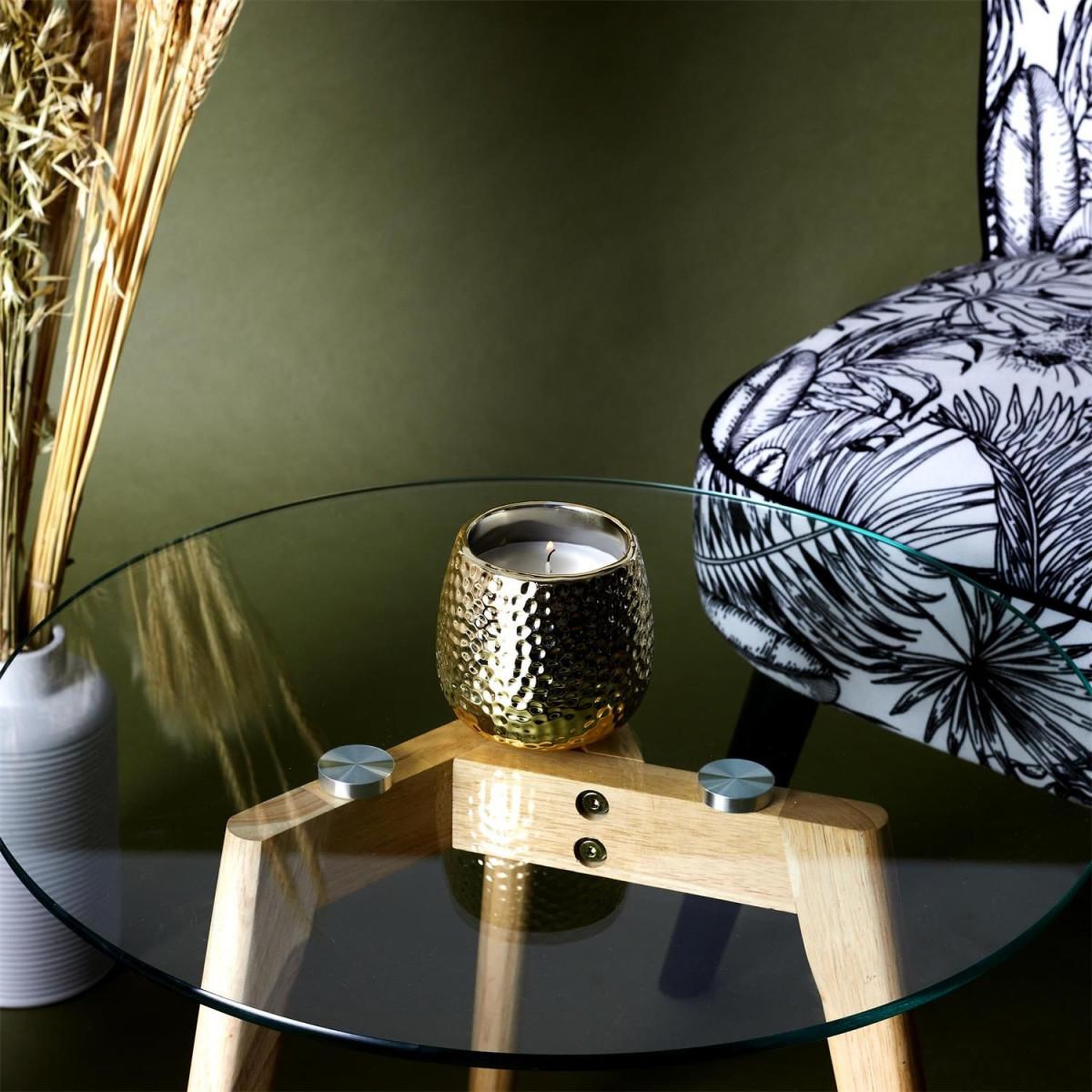Voir la diapositive 3 : The Home Deco Factory Bougie parfumée  martelé or  9cm ambre