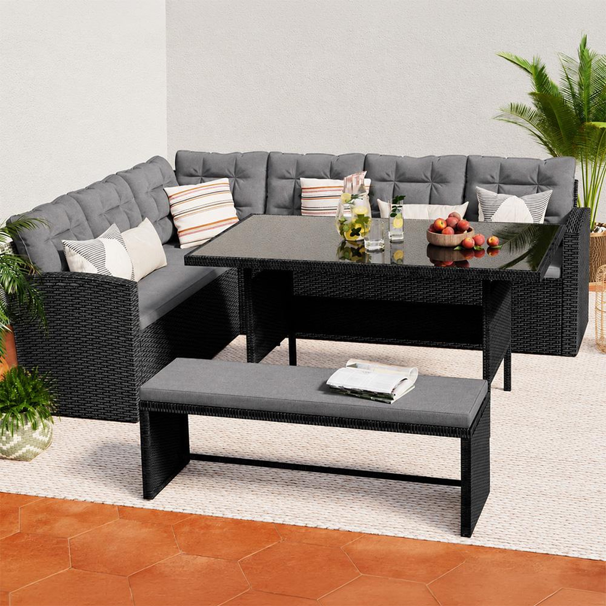 Voir la diapositive 2 : CONCEPT USINE Salon de jardin 8 places en résine anthracite et coussins gris moorea