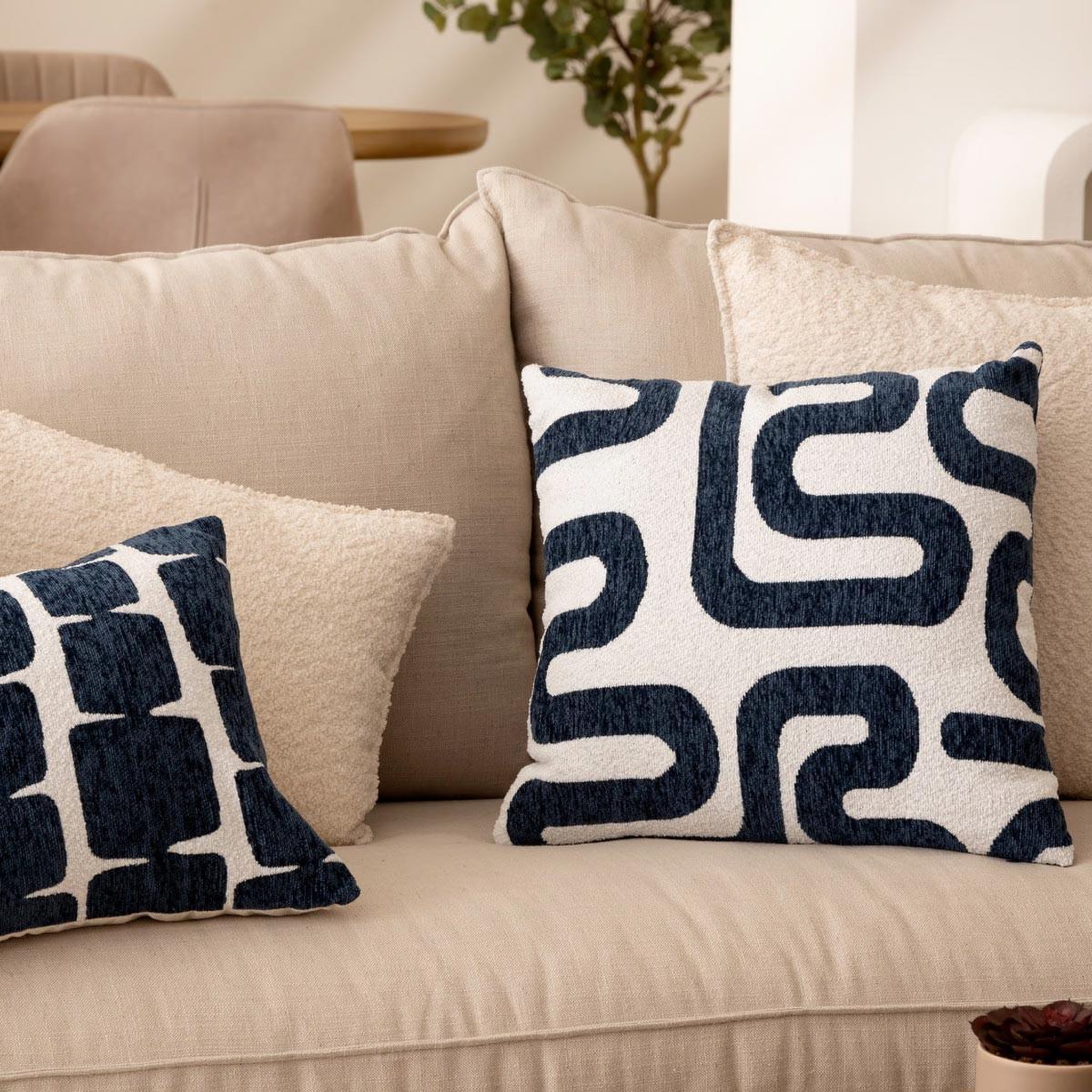 Voir la diapositive 5 : ATMOSPHERA Coussin /Bleu jacquard Atmosphera Safina 40x40cm
