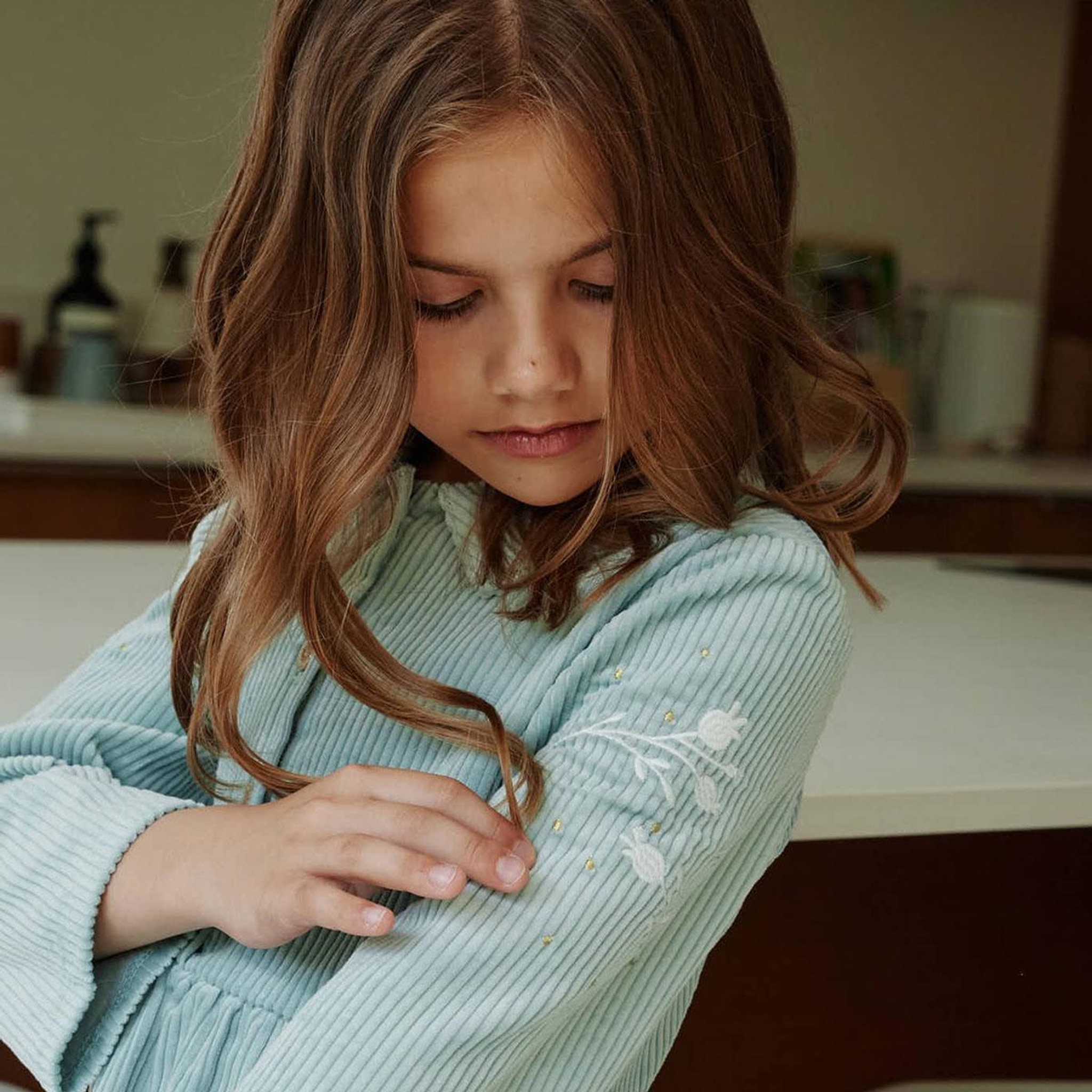 Voir la diapositive 5 : Petit Béguin Robe bébé en velours côtelé alma