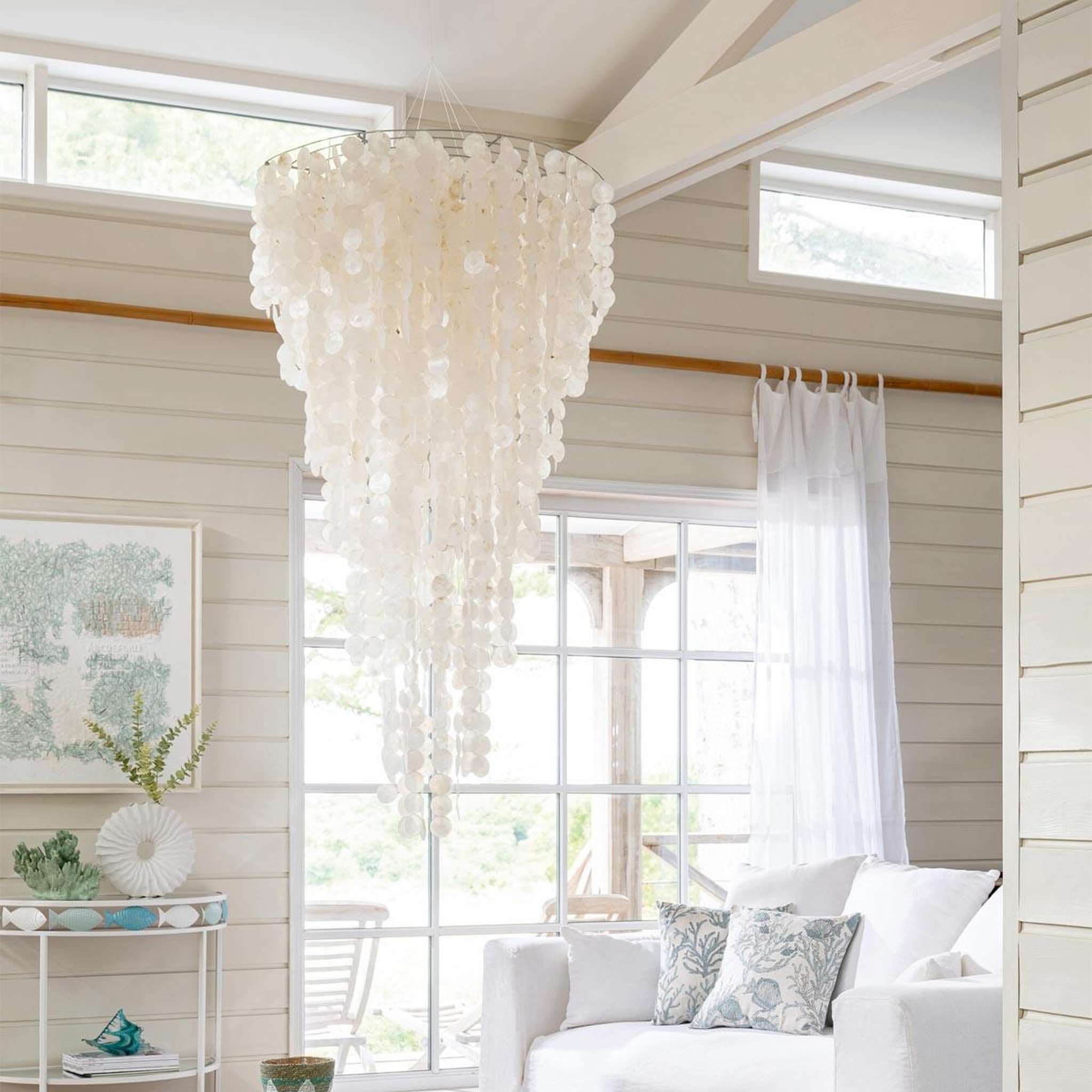 Voir la diapositive 2 : J-LINE Suspension déco en capiz  betsy  150cm blanc