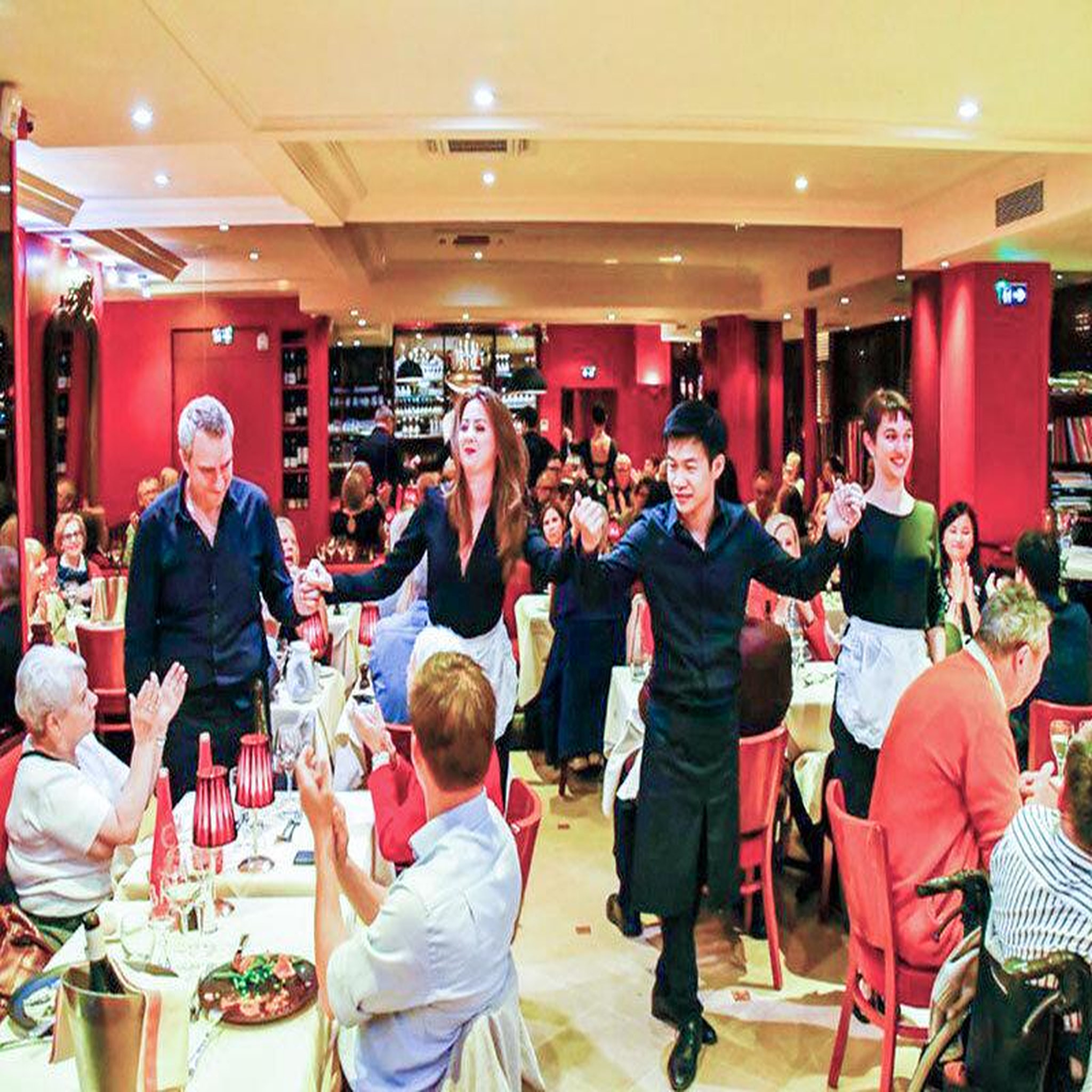 Voir la diapositive 2 : Smartbox Dîner-spectacle opéra avec coupe de champagne à paris - coffret cadeau gastronomie