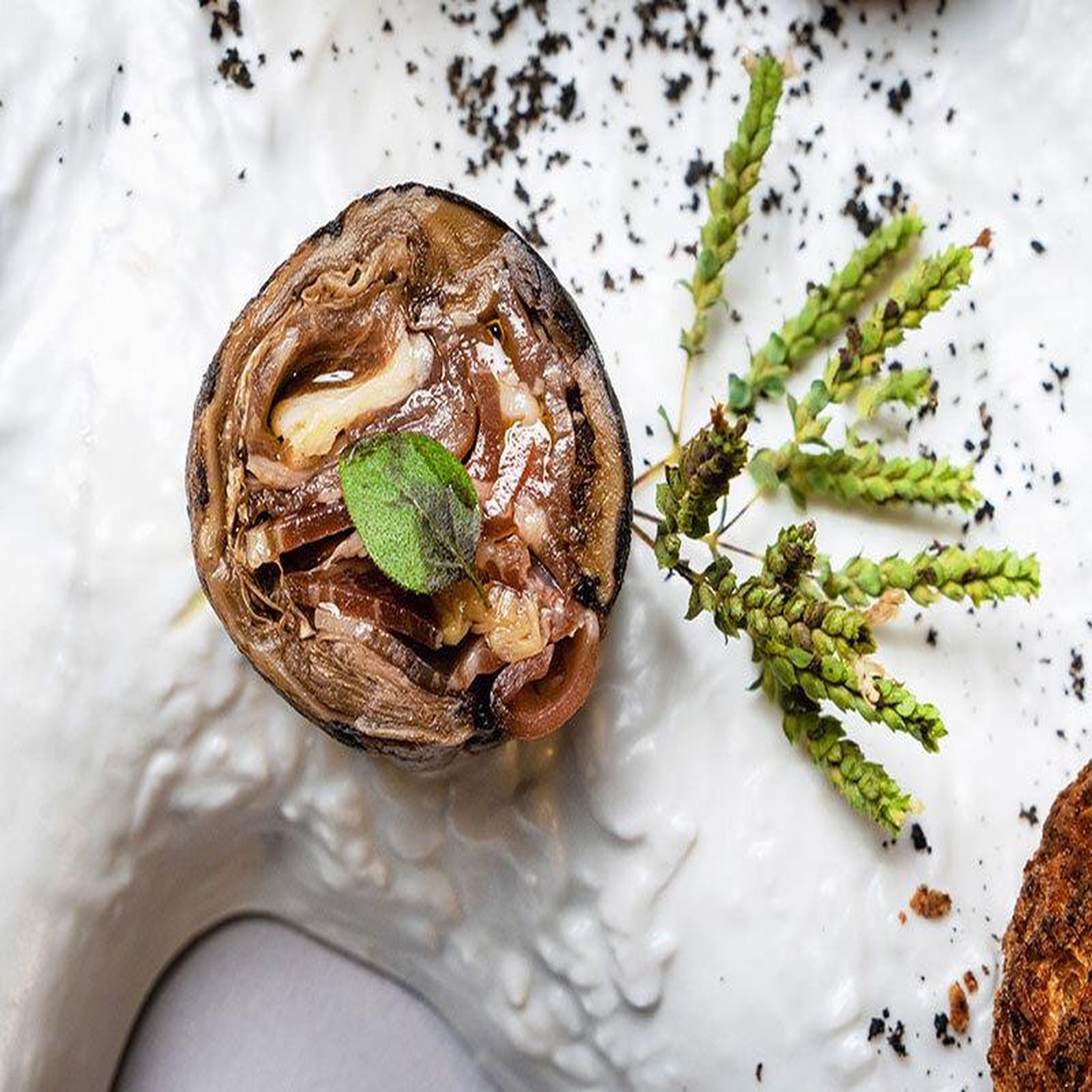 Voir la diapositive 2 : Smartbox Halte gastronomique à une table à bagnoles-de-l'orne - coffret cadeau gastronomie