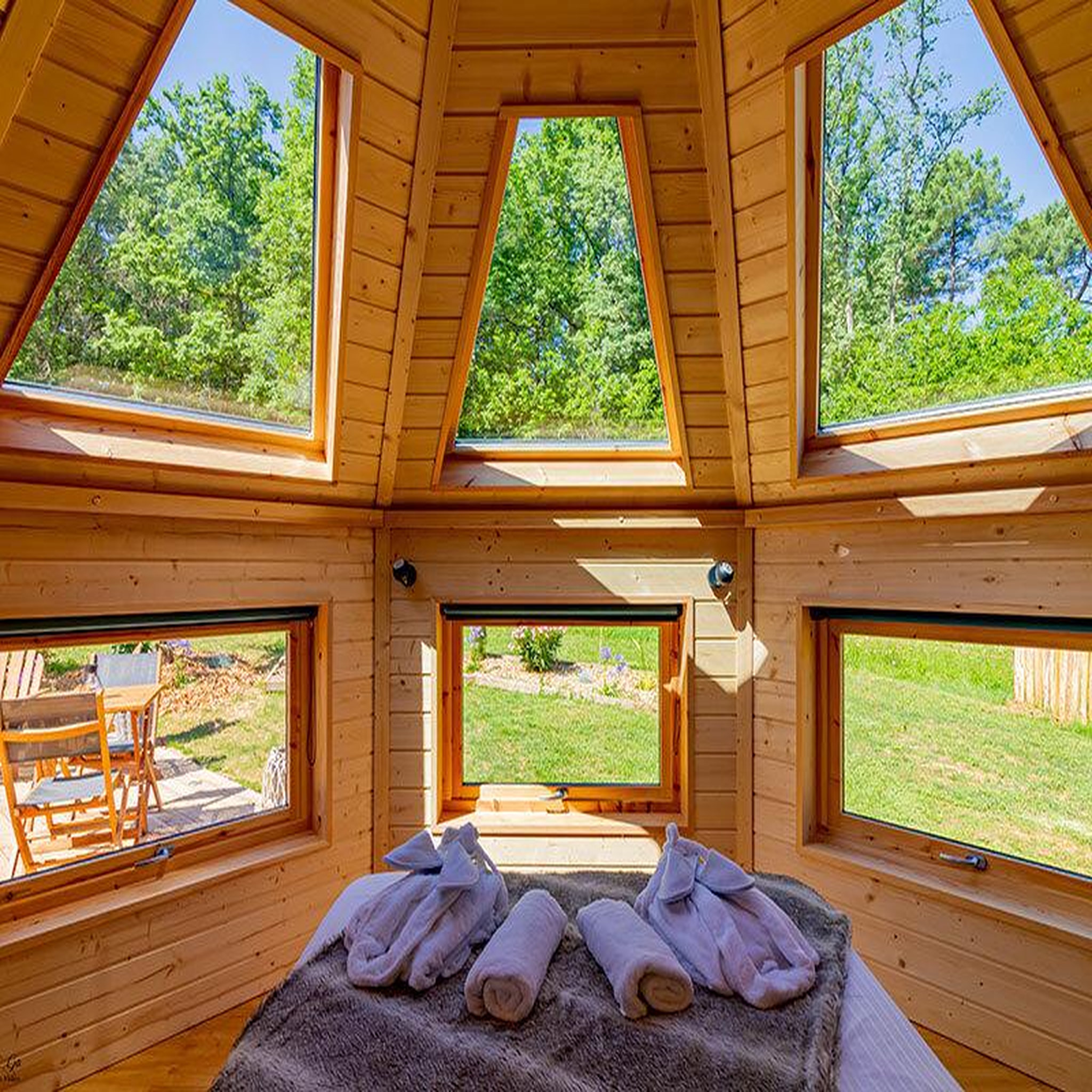 Voir la diapositive 3 : Smartbox Séjour insolite de 3 jours en cabane entre sarlat et bergerac - coffret cadeau séjour