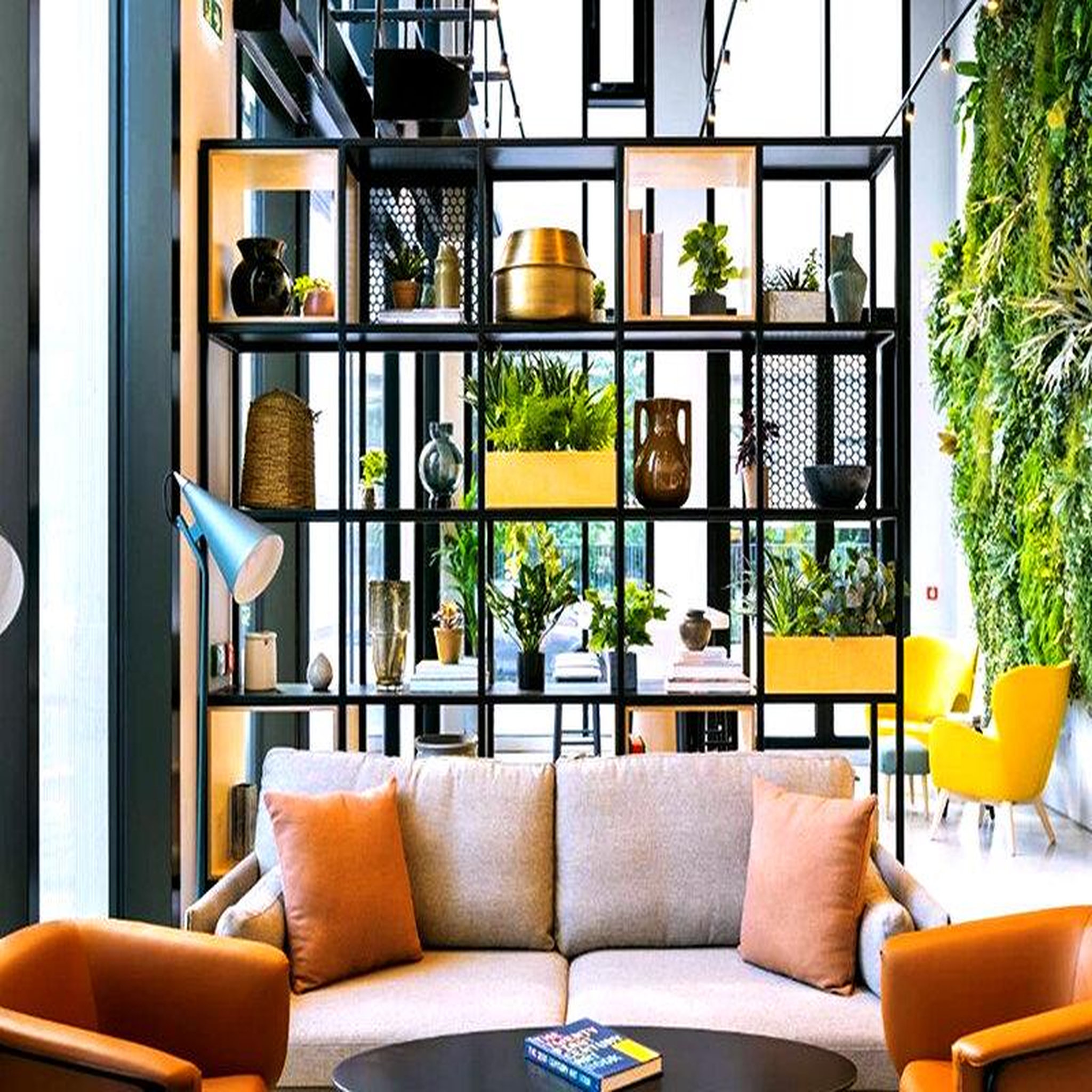 Voir la diapositive 3 : Smartbox Séjour de 2 jours en famille dans un appartement à la défense à paris - coffret cadeau séjour