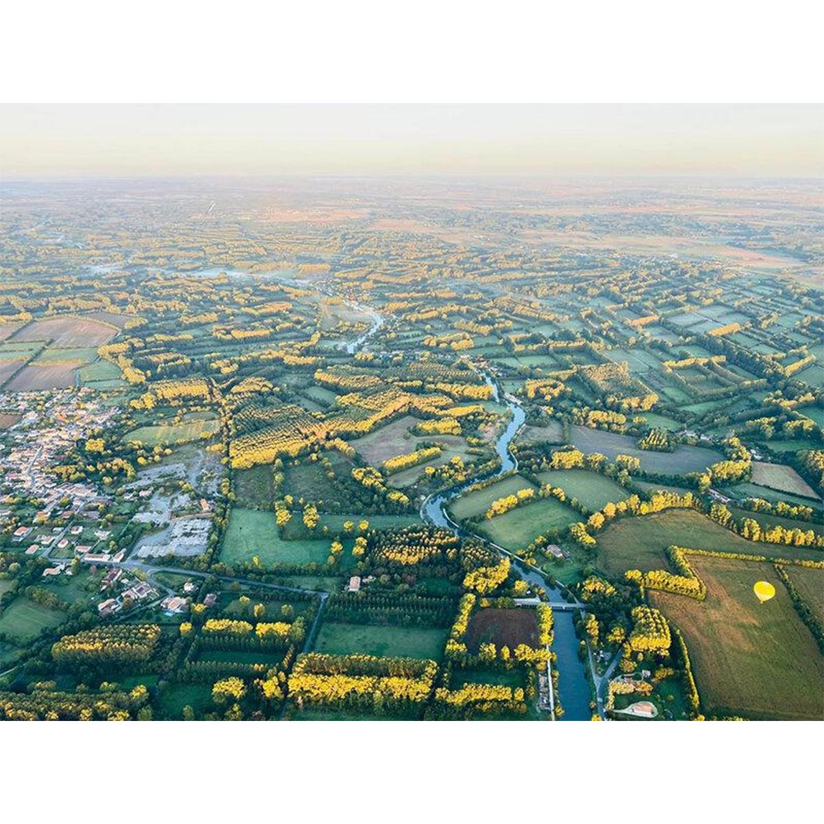 Smartbox Vol en montgolfière au-dessus du Marais poitevin près de Niort - Coffret Cadeau Sport & Aventure