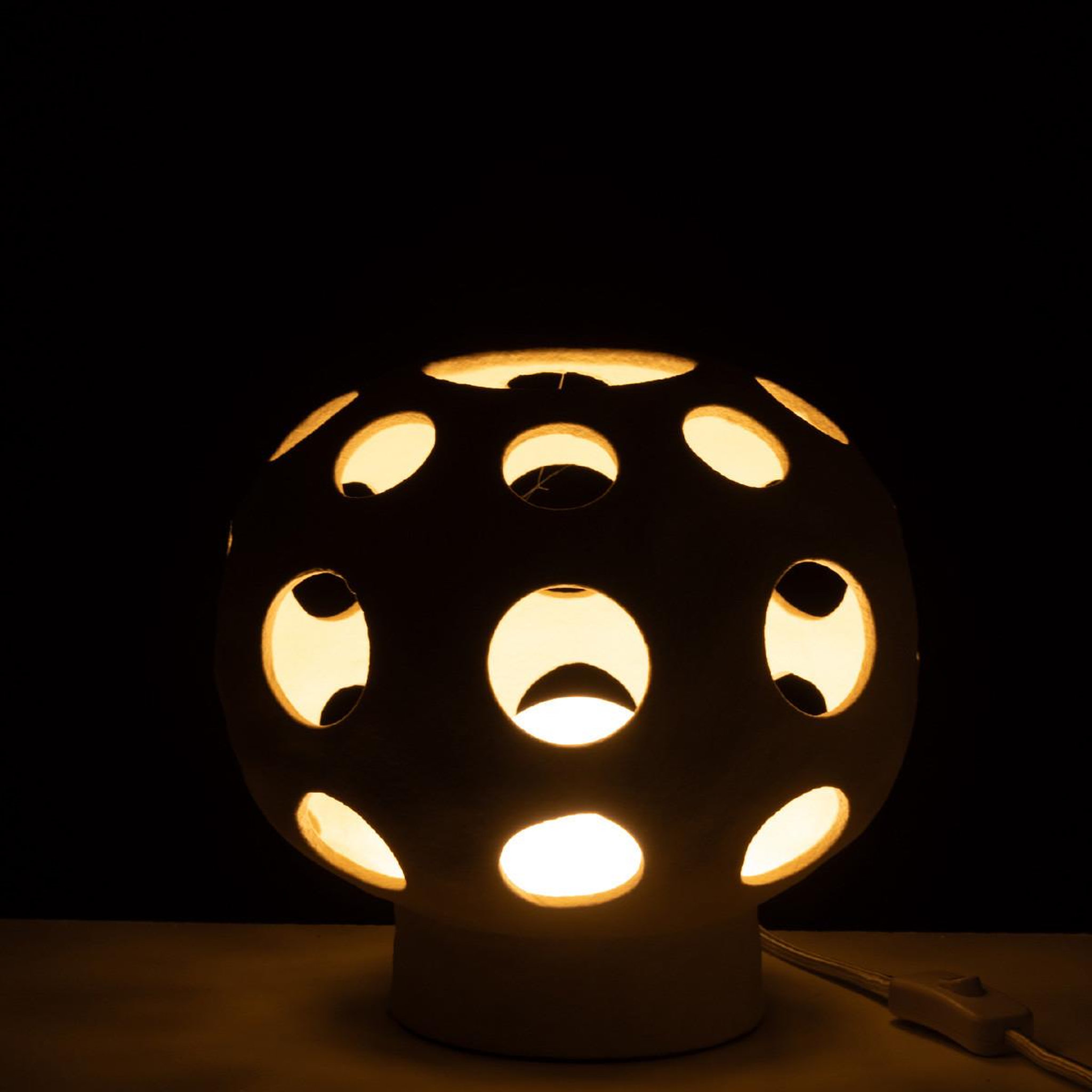 Voir la diapositive 3 : J-LINE Lampe à poser en céramique  globe  25cm beige