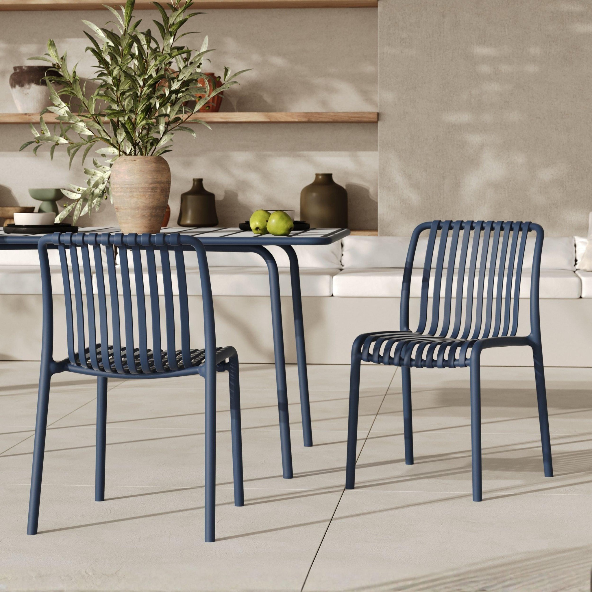 Voir la diapositive 2 : MAISON PAVANE Lot de 2 chaises de jardin empilables en plastique bleu marine-duli