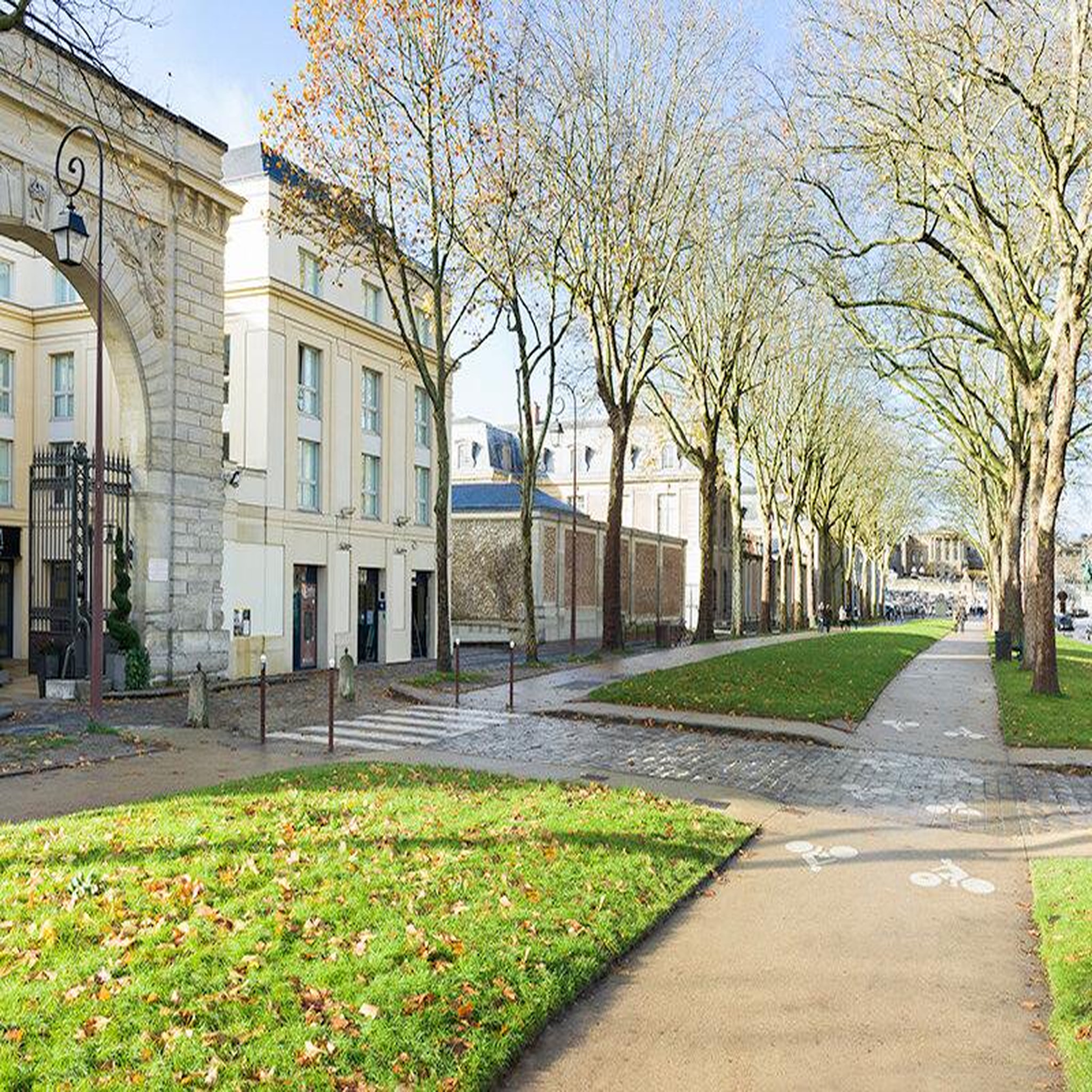 Voir la diapositive 6 : Smartbox Séjour en boutique hôtel 4* avec accès à l'espace détente près du château de versailles - coffret cadeau séjour