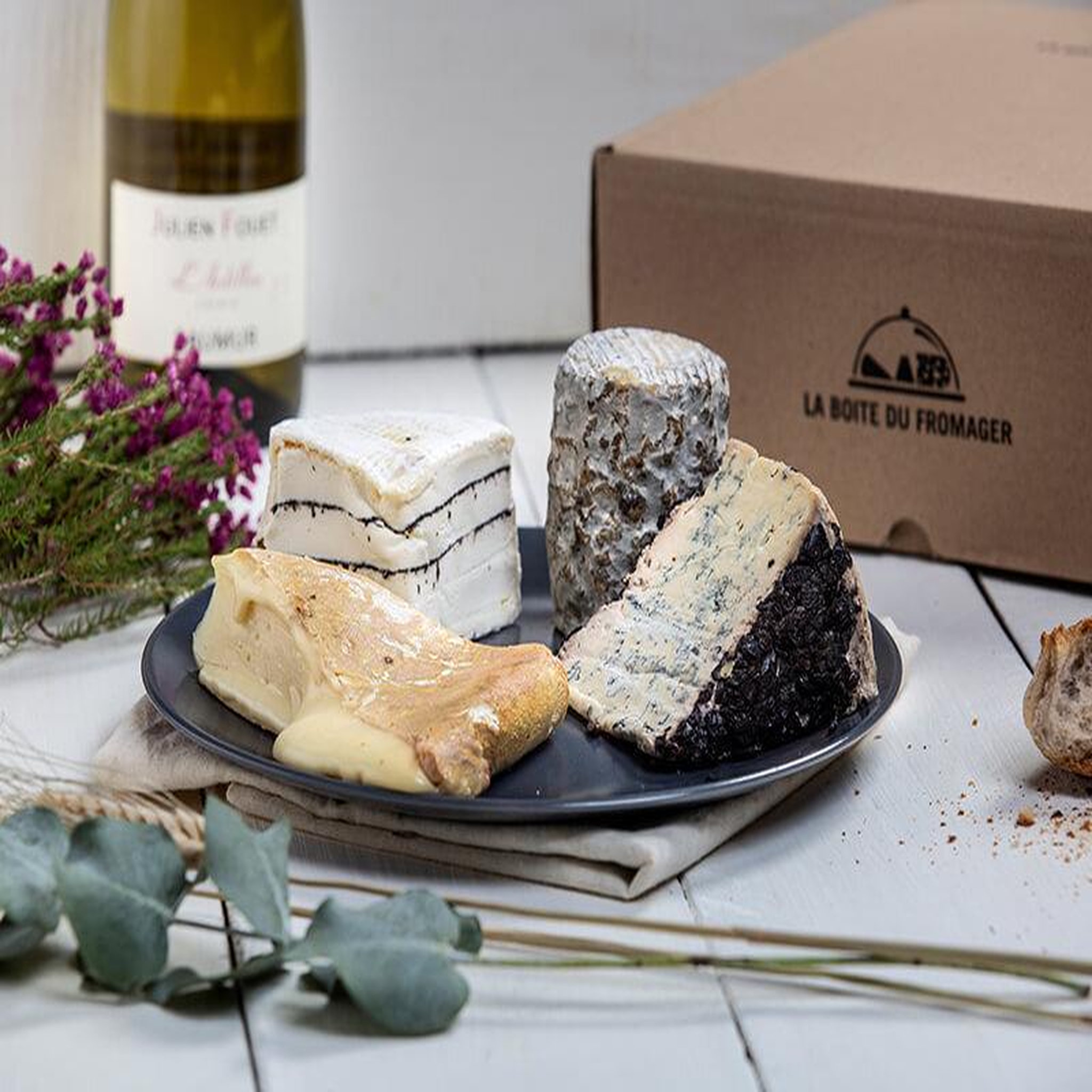 Voir la diapositive 3 : Smartbox Box fromage fermier et vin à déguster chez soi - coffret cadeau gastronomie