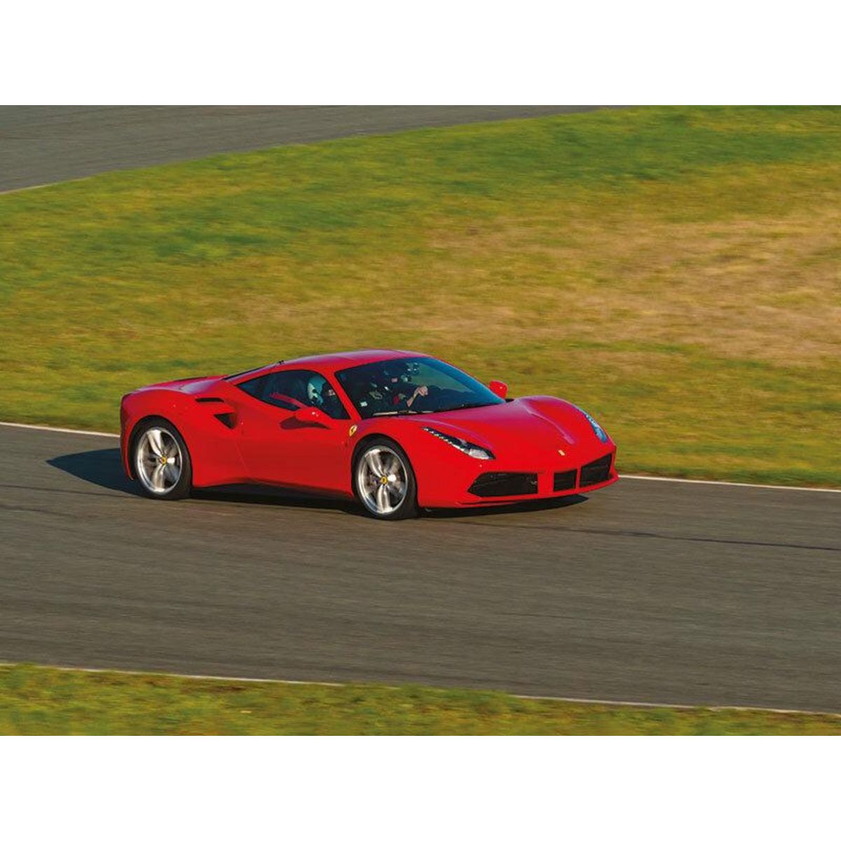 Smartbox Défi pilotage : jusqu'à 5 tours à sensations sur le circuit de Magny-Cours - Coffret Cadeau Sport & Aventure