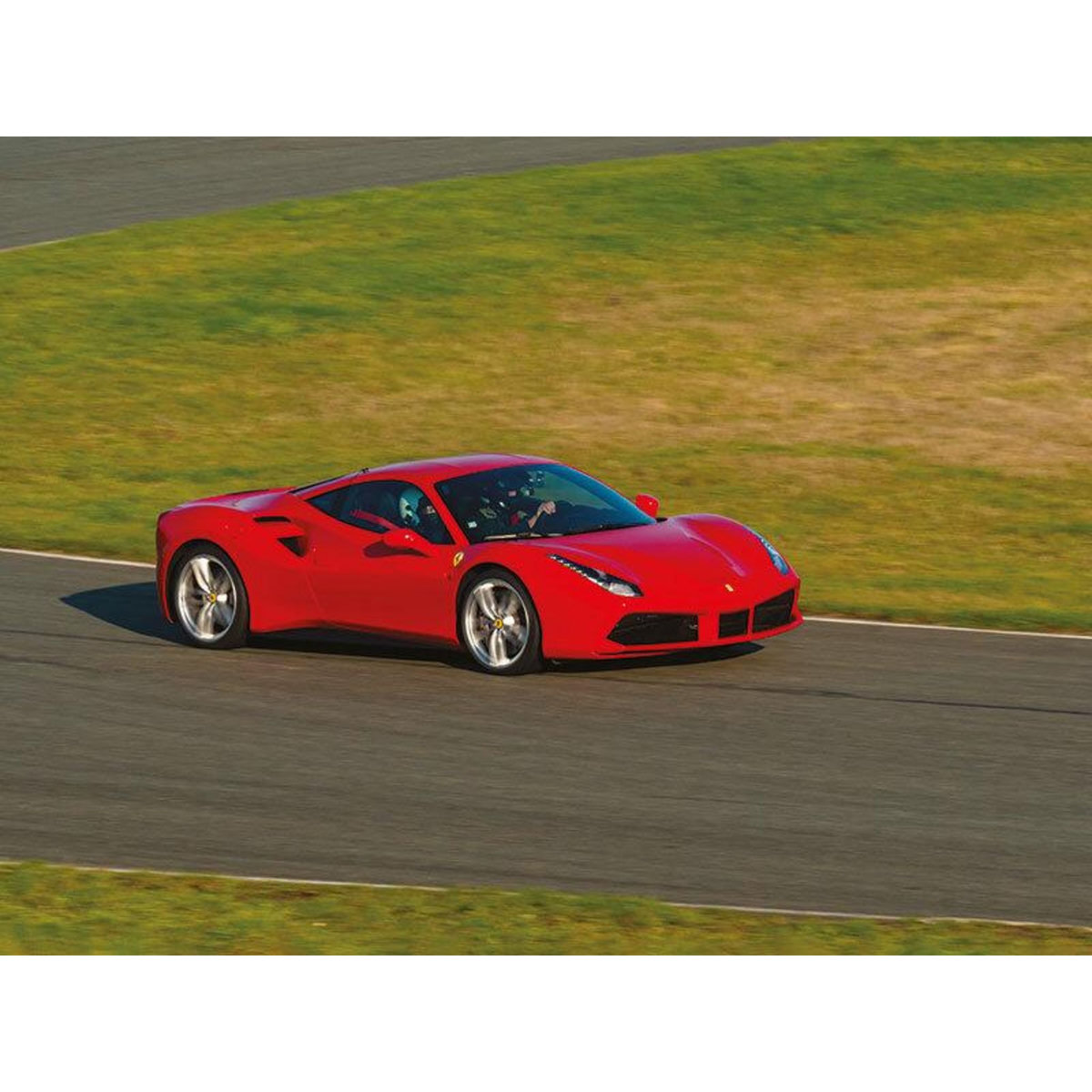 Smartbox Défi pilotage : jusqu'à 5 tours à sensations sur le circuit de Magny-Cours - Coffret Cadeau Sport & Aventure